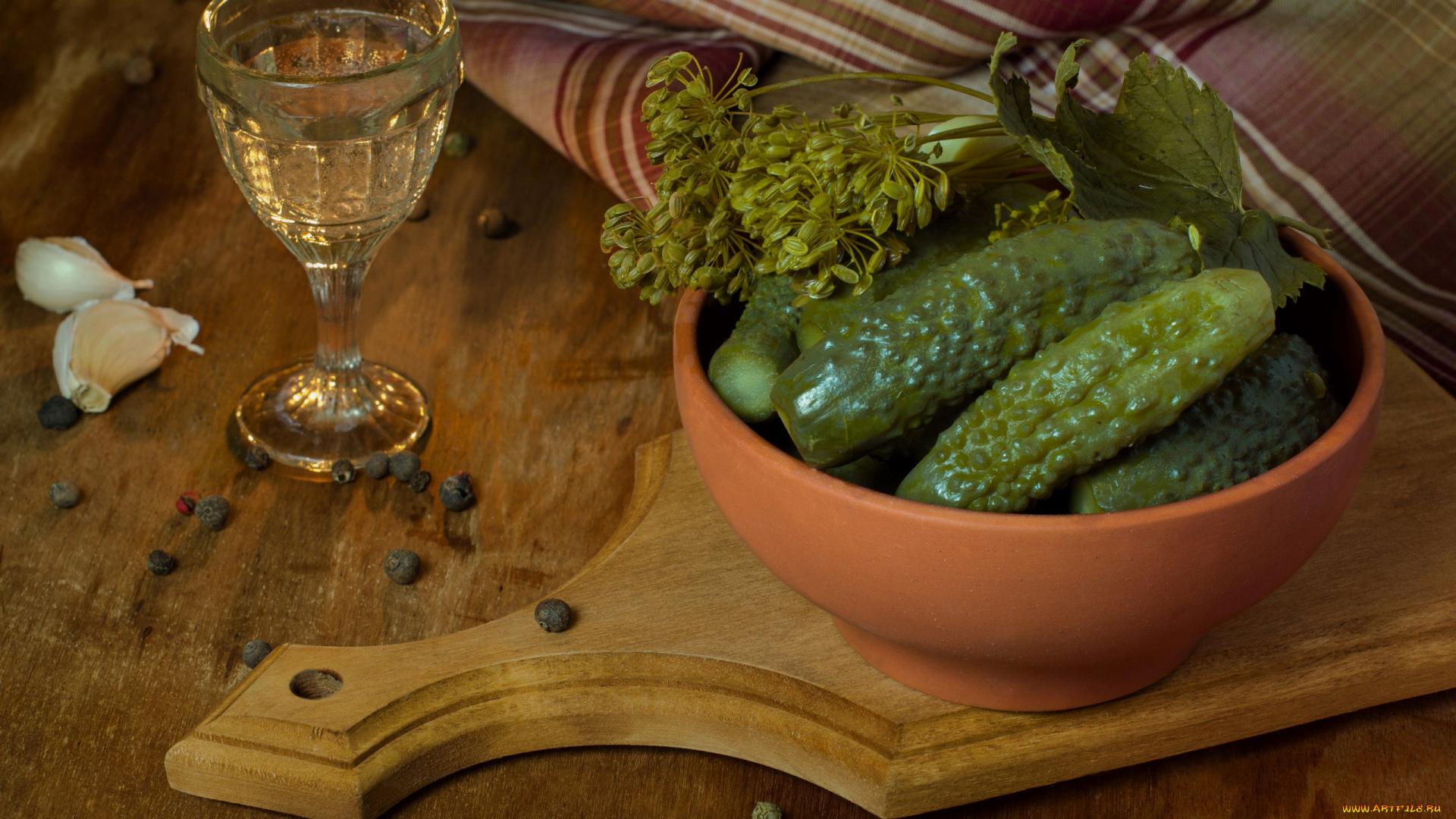 еда, огурцы, чеснок, перец, укроп, малосольные, рюмка, водка