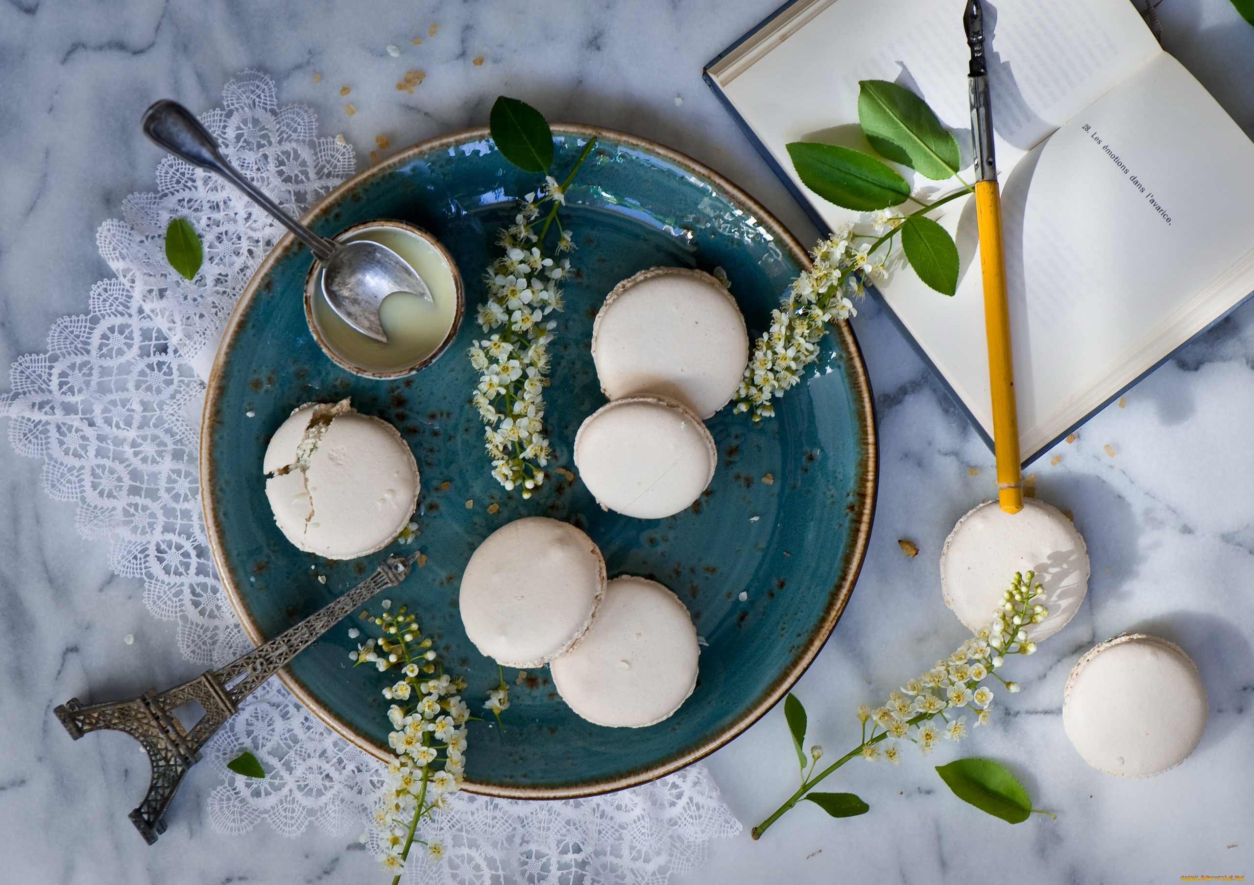 еда, макаруны, лакомство, печенье, черемуха