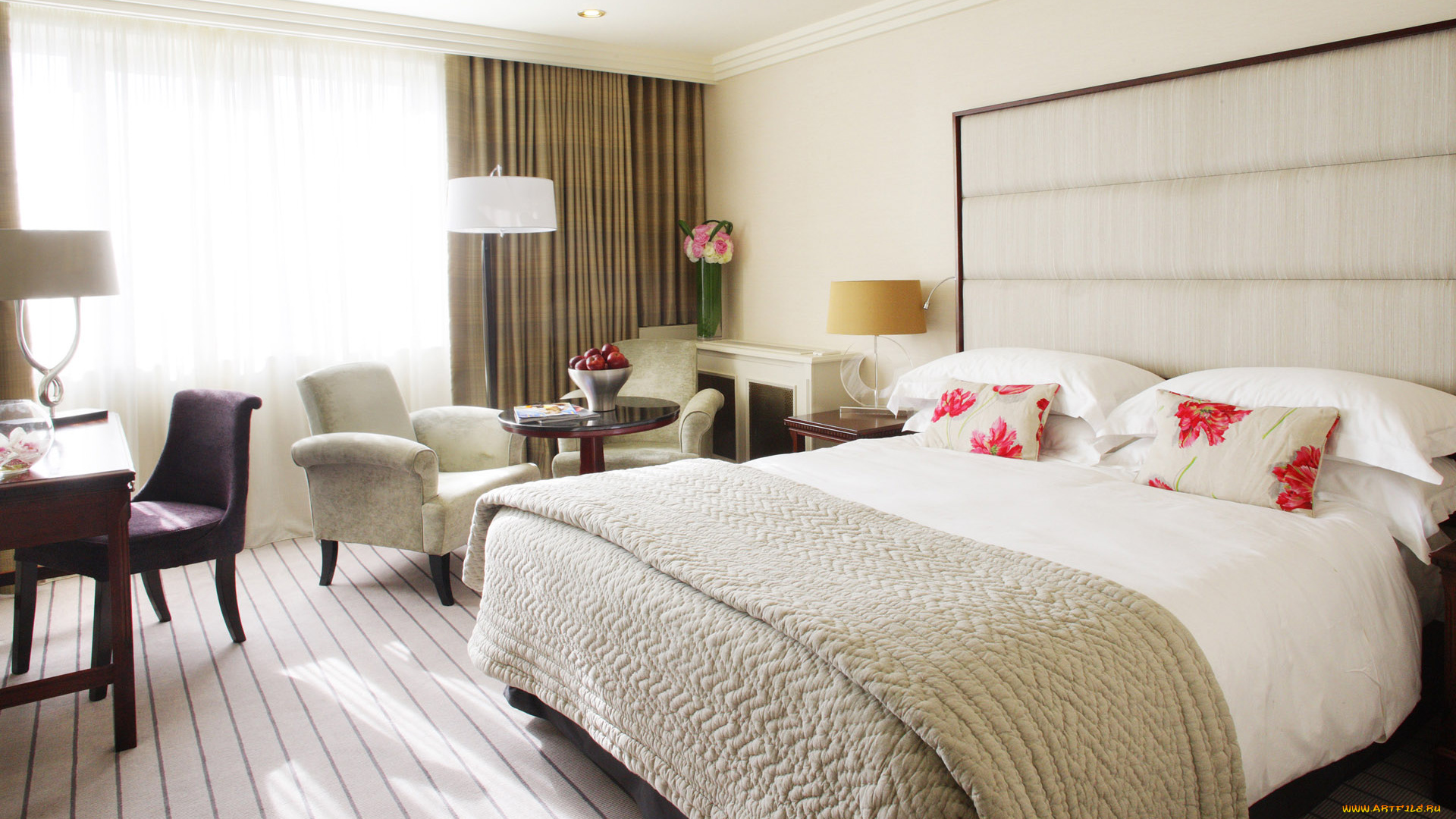 интерьер, спальня, ваза, яблоки, кровать, цветы