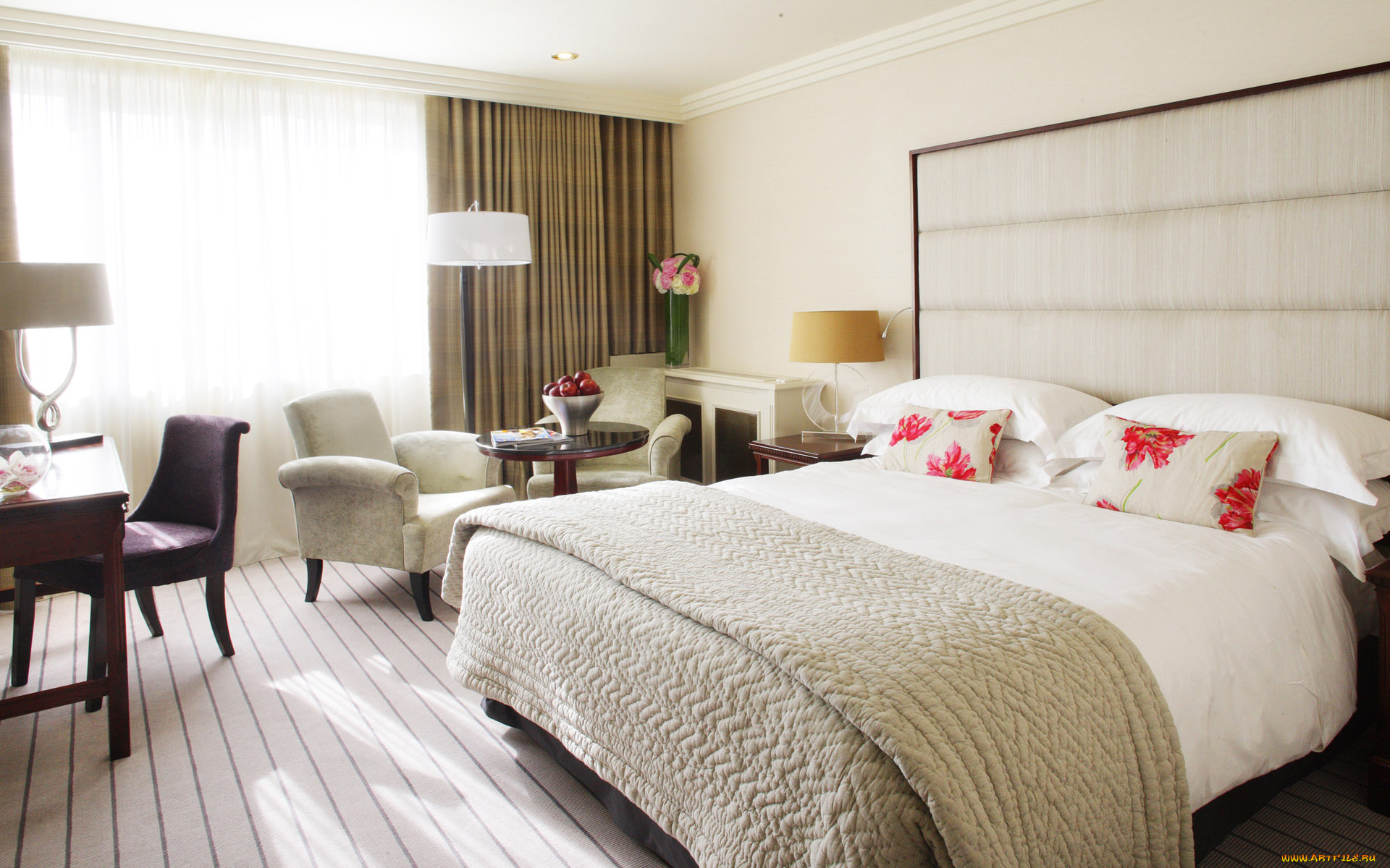 интерьер, спальня, ваза, яблоки, кровать, цветы