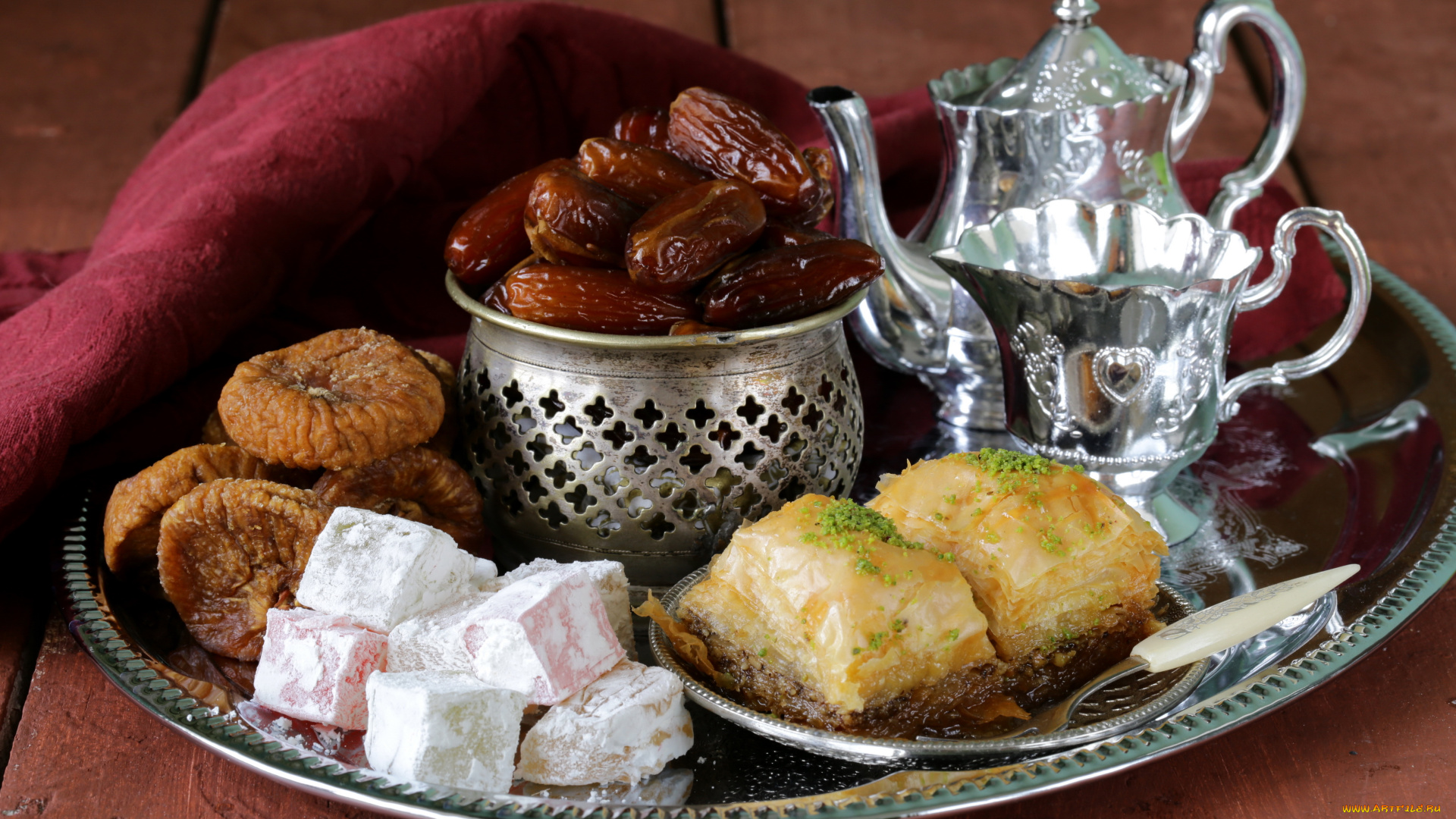 еда, натюрморт, инжир, пирожное, сладости, финики, лукум, чайник, чай