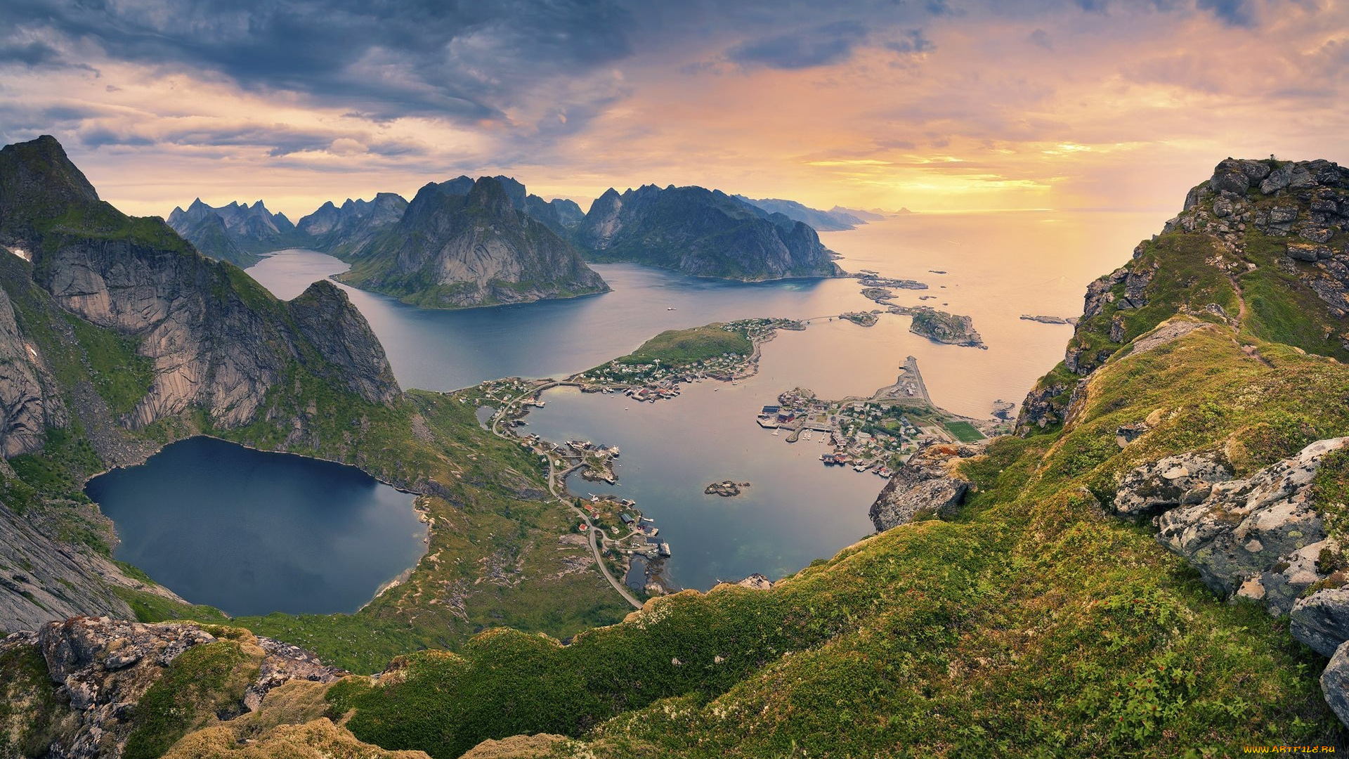 природа, побережье, озера, скалы, тучи, небо, поселок, горы