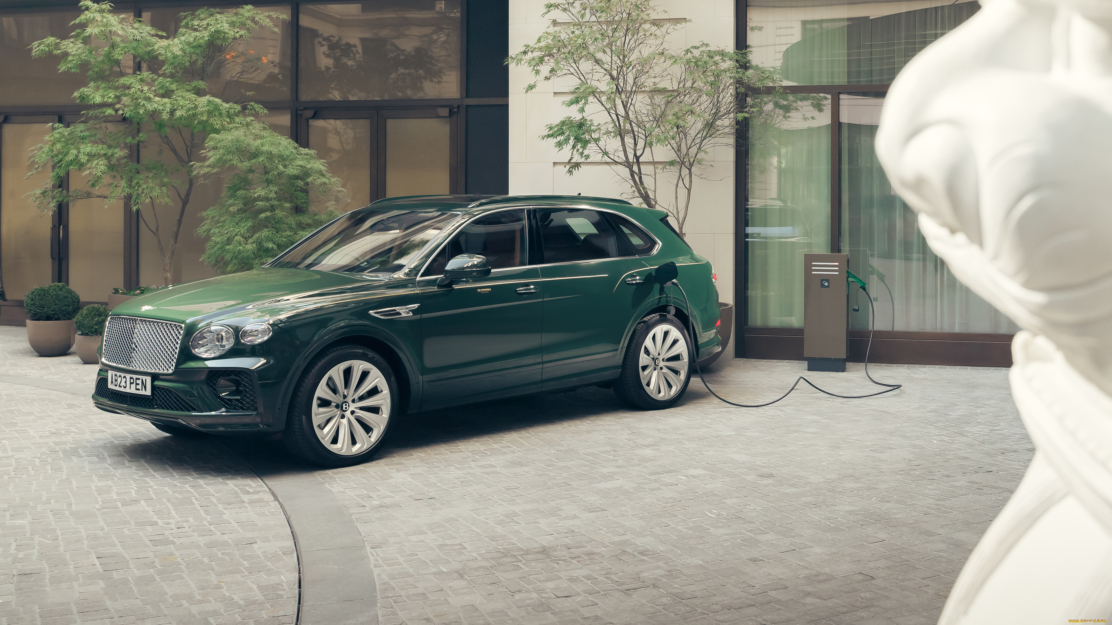 bentley, bentayga, hybrid, peninsula, london, 2024, автомобили, bentley, bentayga, hybrid, peninsula, london, 2024, бэнтли, зеленый