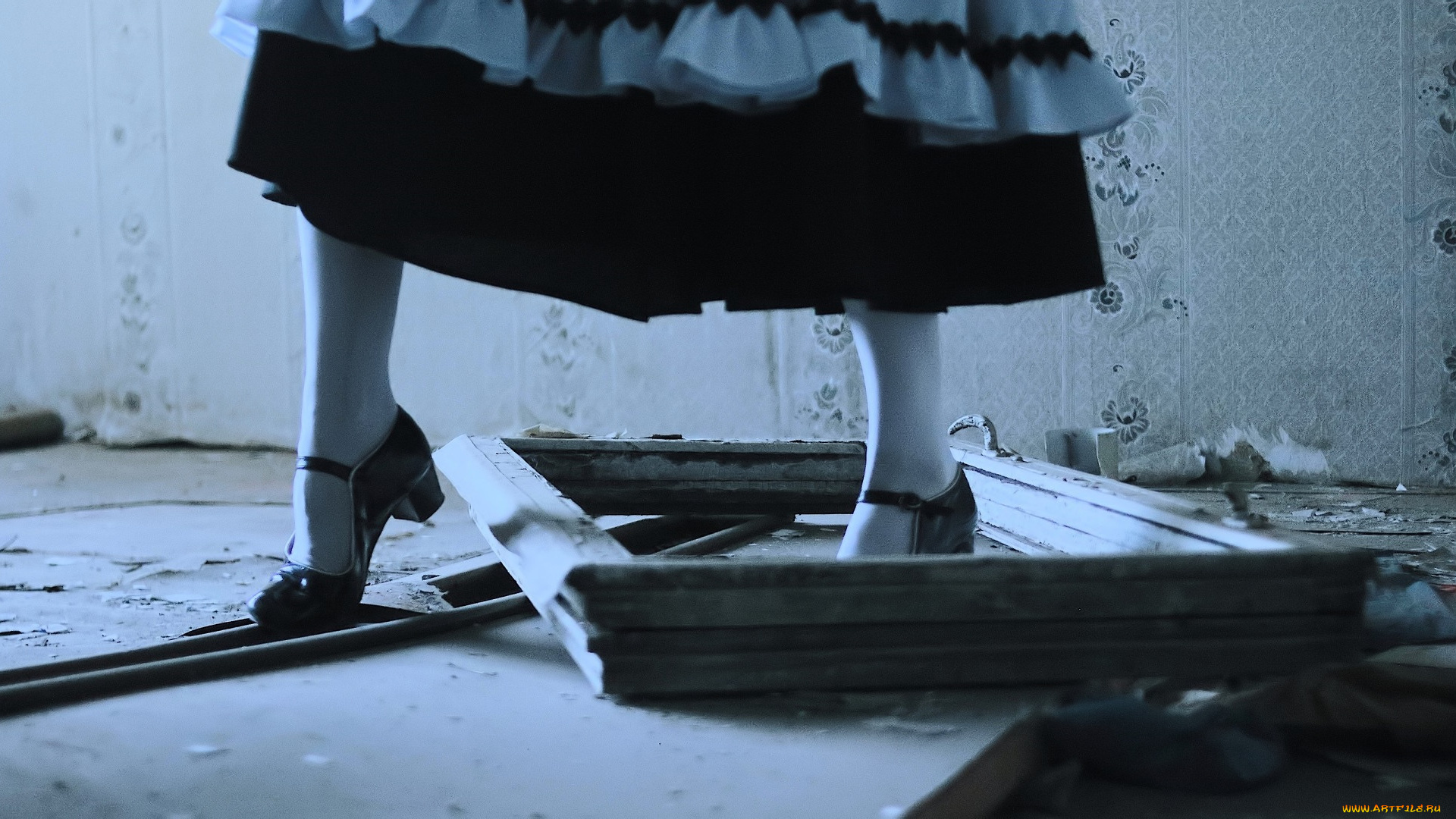 девушки, tenletters, платье, ноги, туфли, развалины, рамы