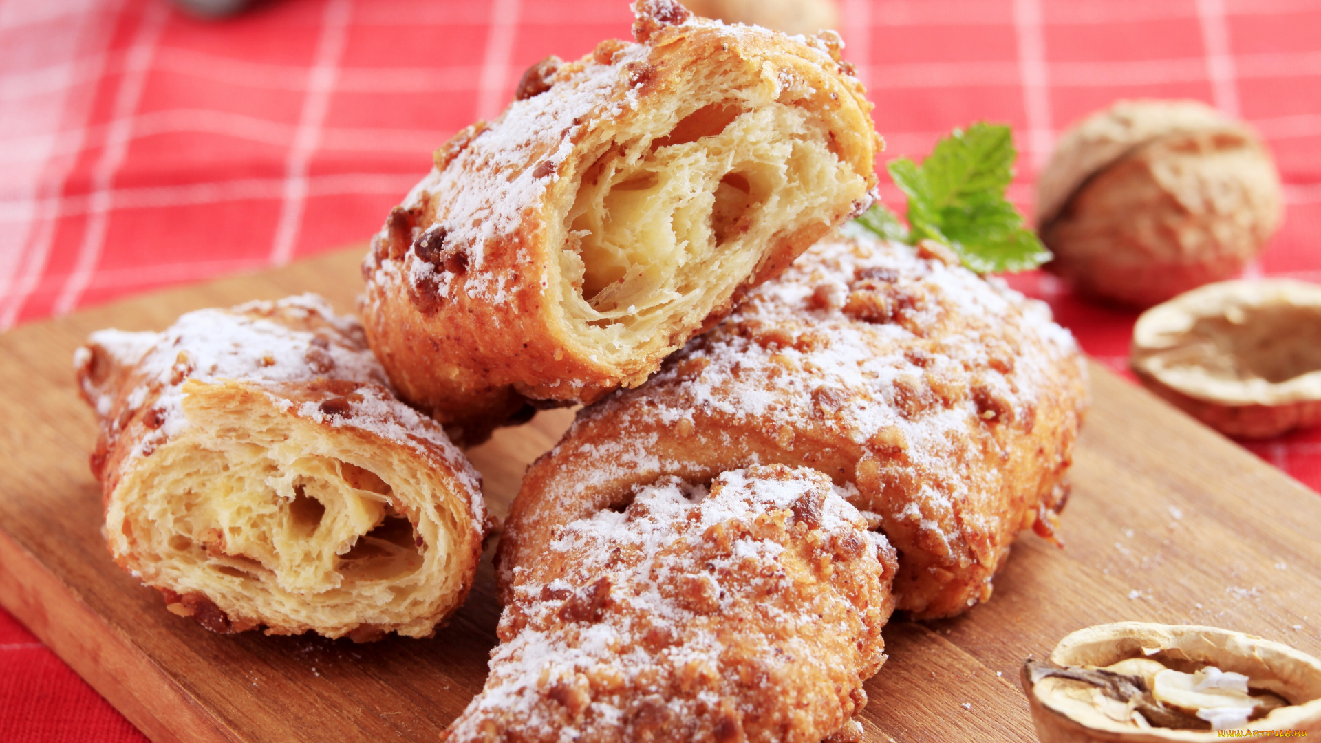 еда, хлеб, , выпечка, скорлупа, грецкие, орехи, круассаны