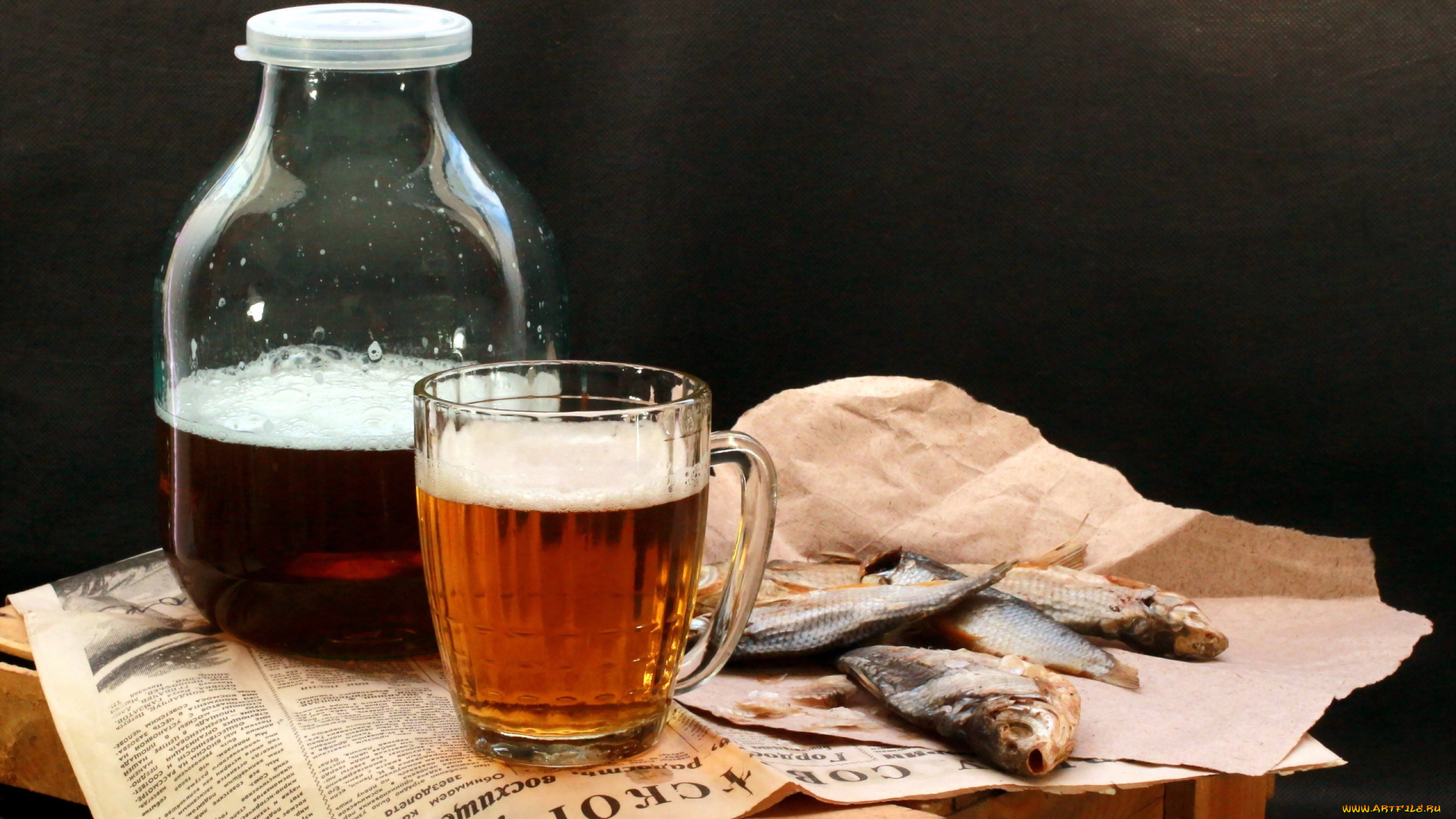 еда, натюрморт, пиво, бокал, вобла, газета, банка
