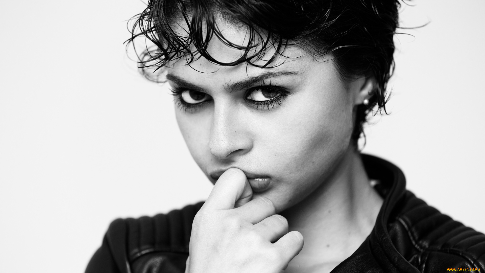 девушки, -unsort, , черно-белые, обои, актриса, черно-белая, брюнетка, лицо, куртка