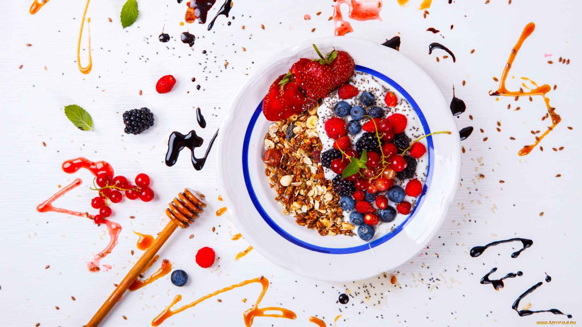 еда, мюсли, , хлопья, ягоды, клубника, смородина, ежевика, черника