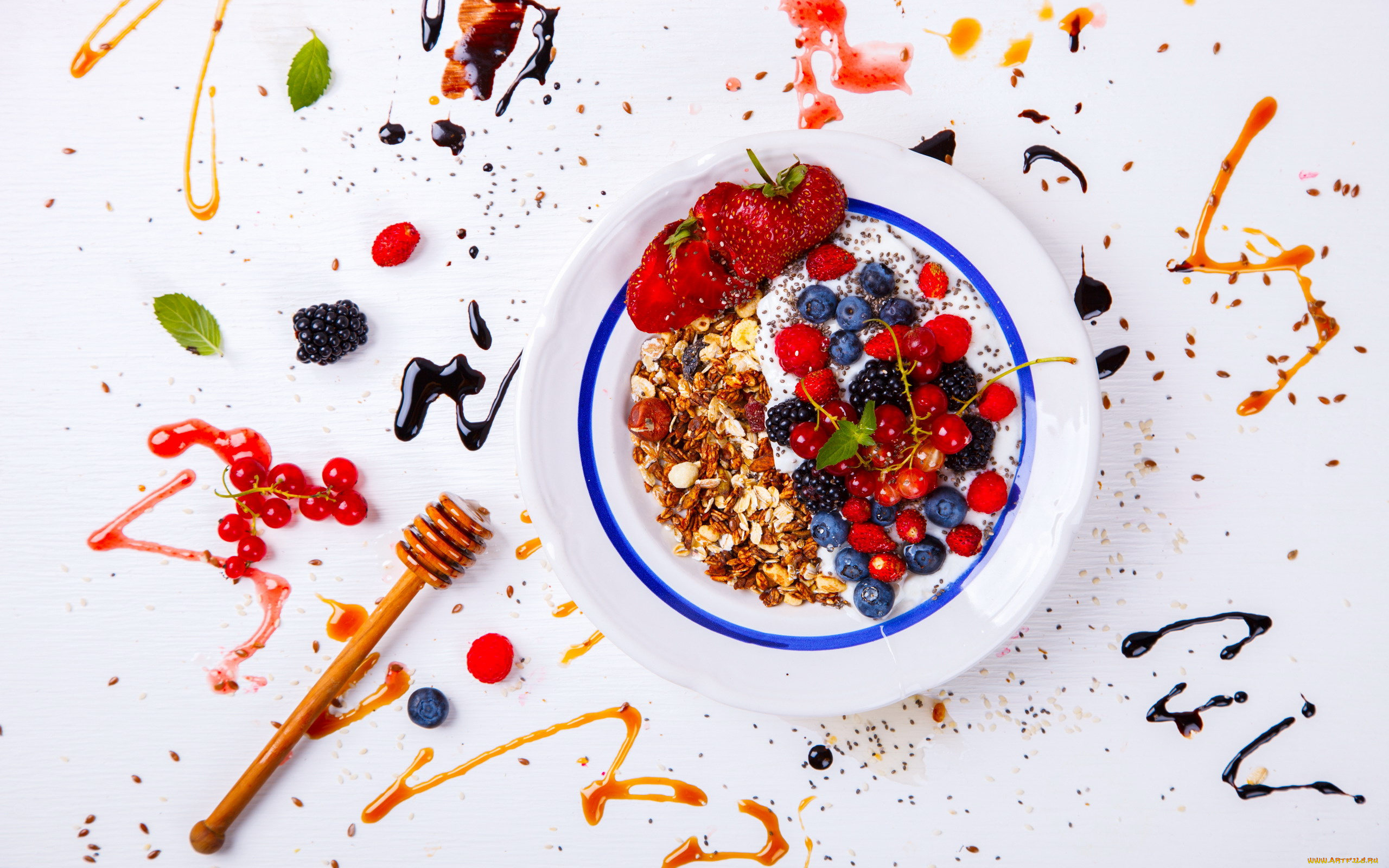 еда, мюсли, , хлопья, ягоды, клубника, смородина, ежевика, черника