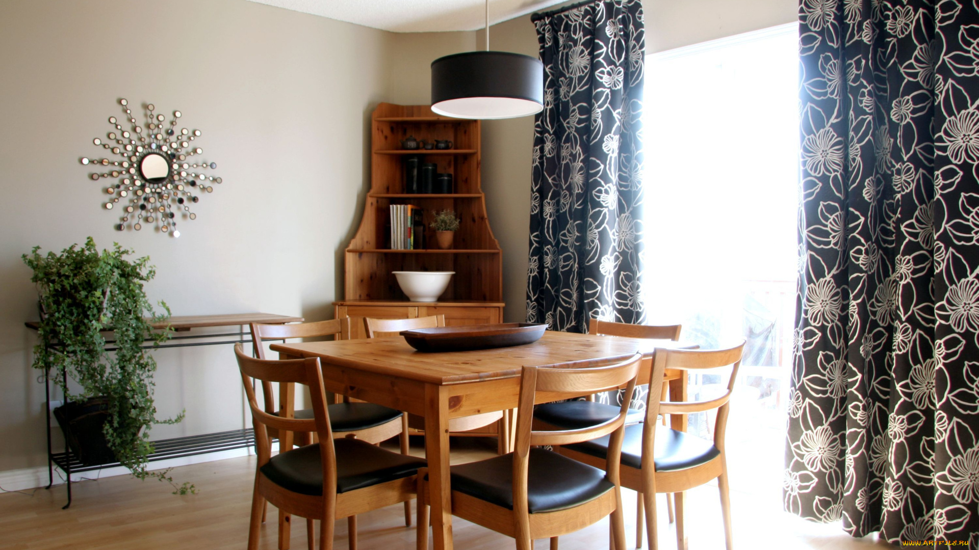 интерьер, столовая, стол, стулья, шторы, буфет