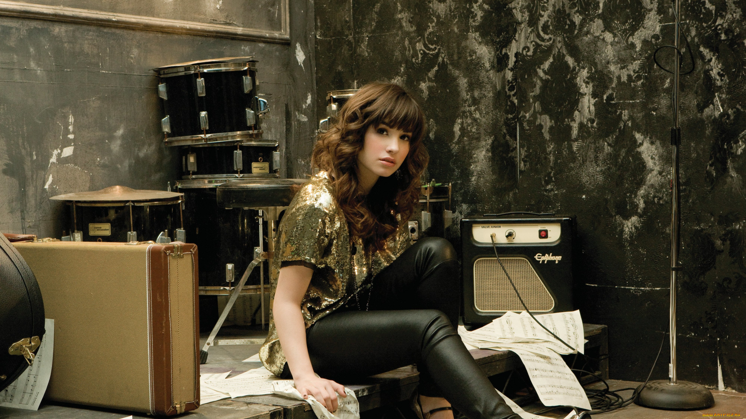 девушки, demi, lovato, шатенка, туника, штаны, инструменты