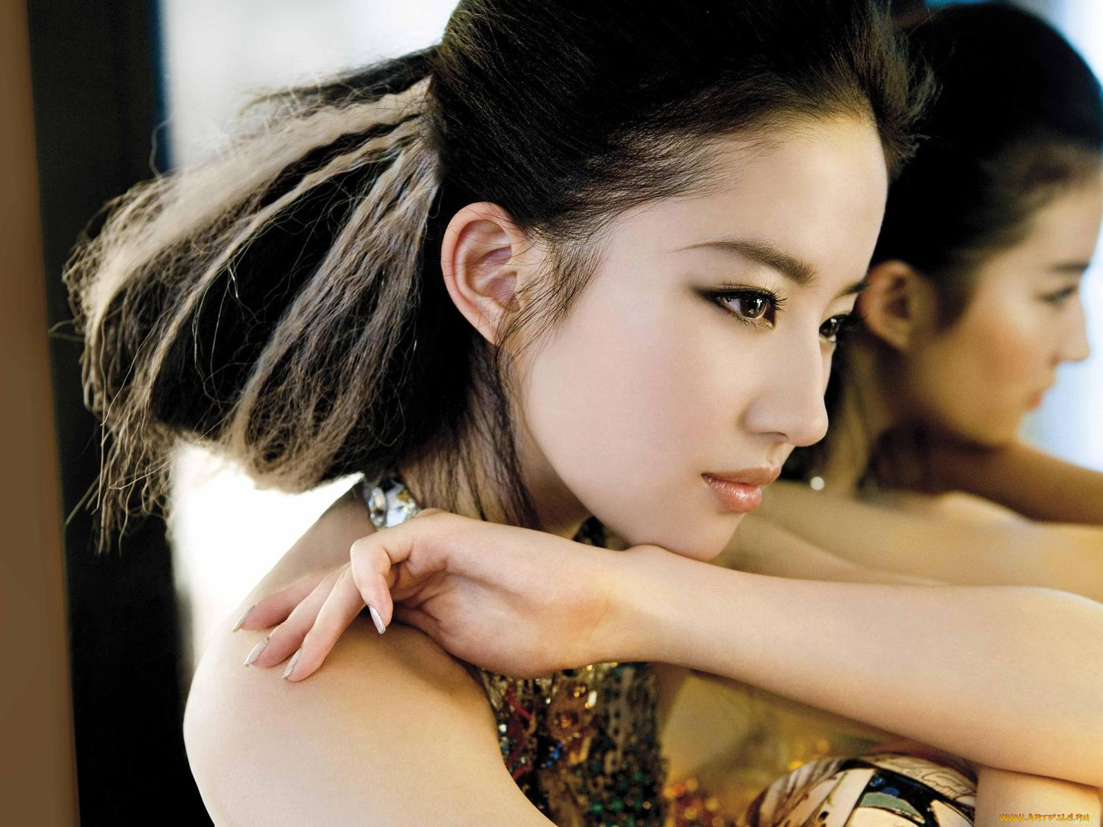 Yifei, Liu, девушки