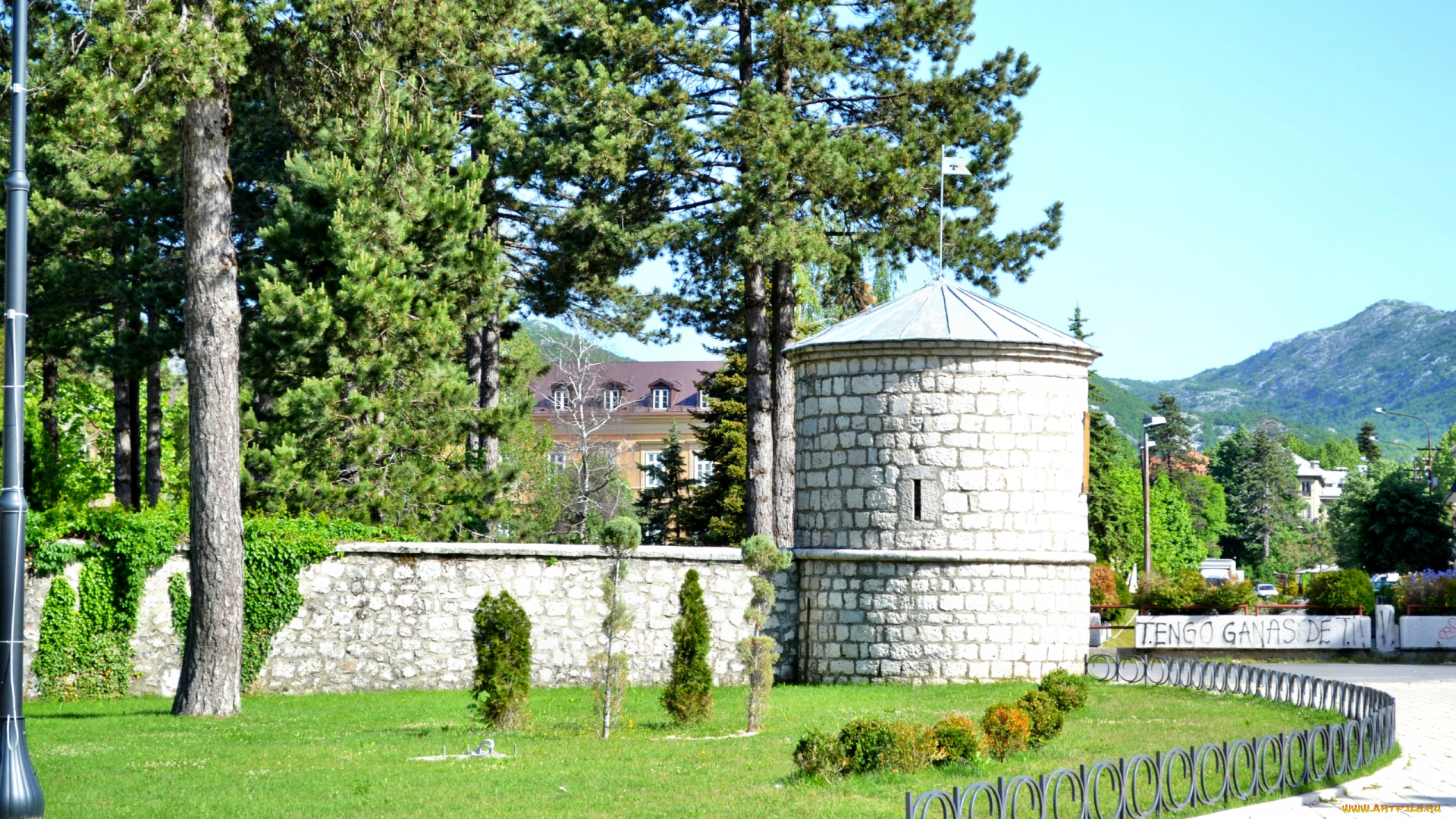 Черногория, цетине, города, дворцы, замки, крепости, деревья, крепость, парк