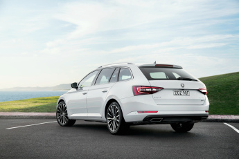 обоя автомобили, skoda, 2016г, wagon, superb