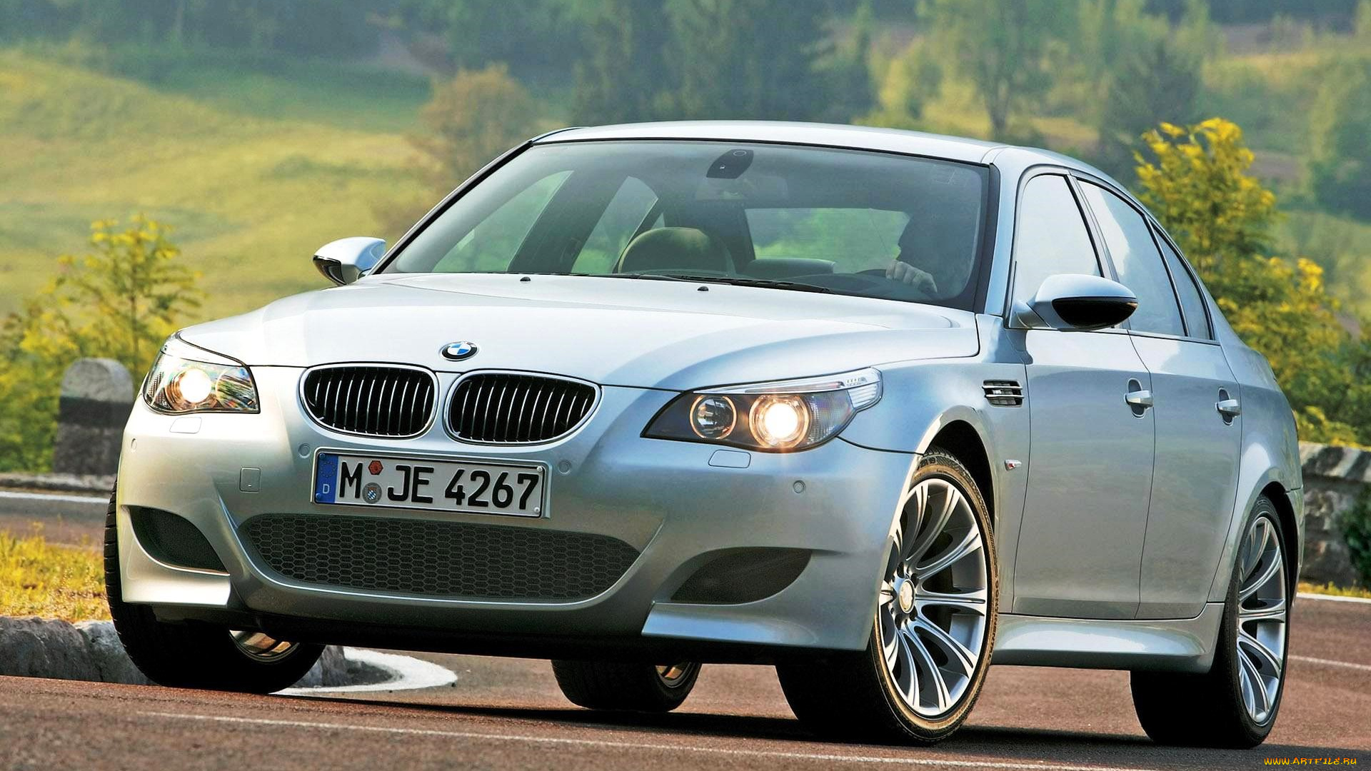 bmw, m5, автомобили, bmw, серебристый, дорога, деревья, луга