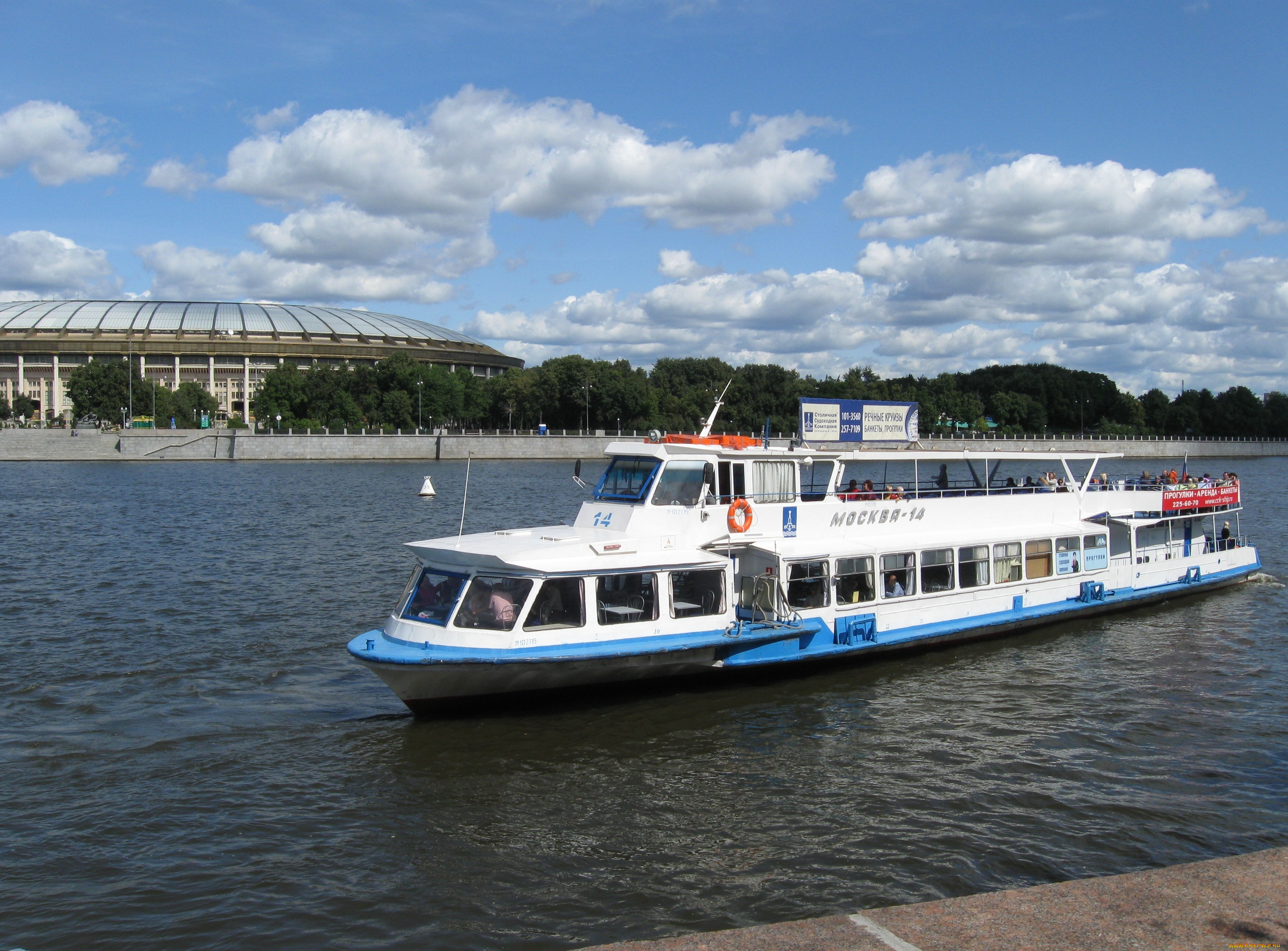 корабли, катера, небо, облака, здание, стадион, река, катер, трамвайчик, москва