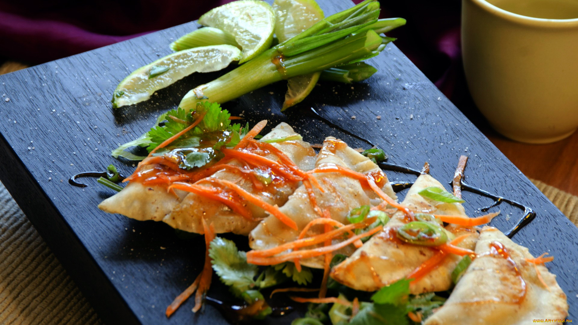 еда, пельмени, , манты, , вареники, лайм, зелень