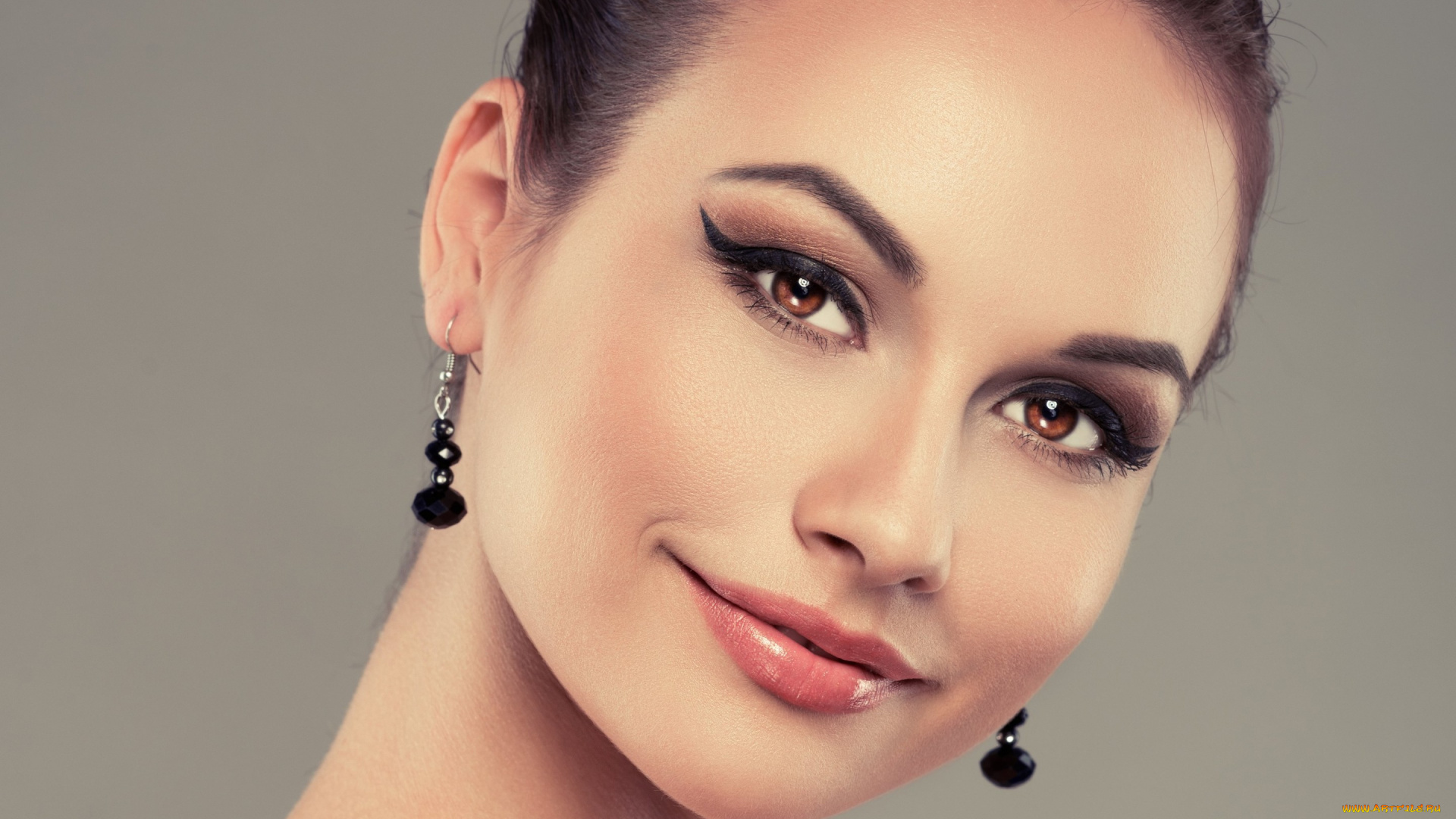 девушки, -unsort, , лица, , портреты, девушка, макияж, взгляд, стрелки, волосы, сережки, улыбка