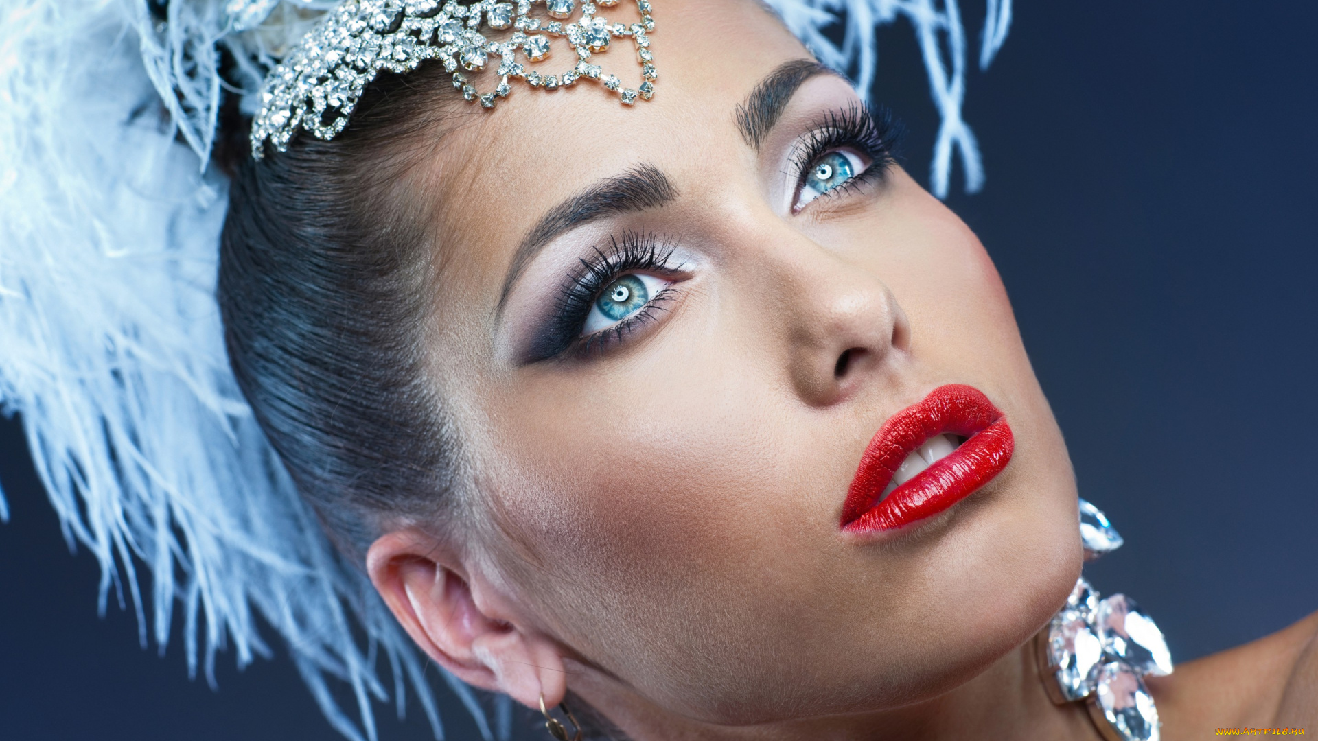 девушки, -unsort, , лица, , портреты, взгляд, девушка, лицо, макияж, фон, волосы, прическа, украшения, ресницы, красные, губы