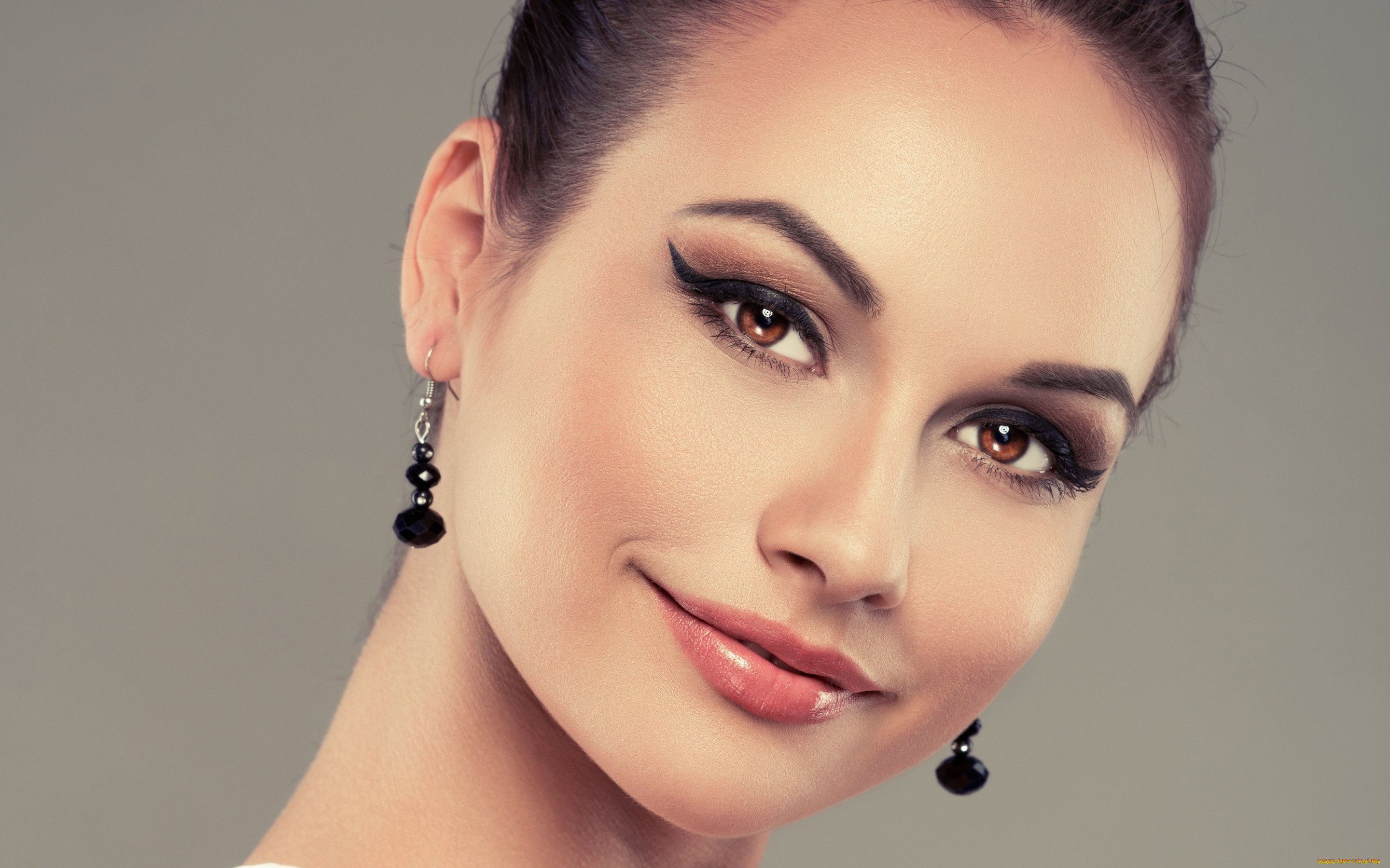 девушки, -unsort, , лица, , портреты, девушка, макияж, взгляд, стрелки, волосы, сережки, улыбка