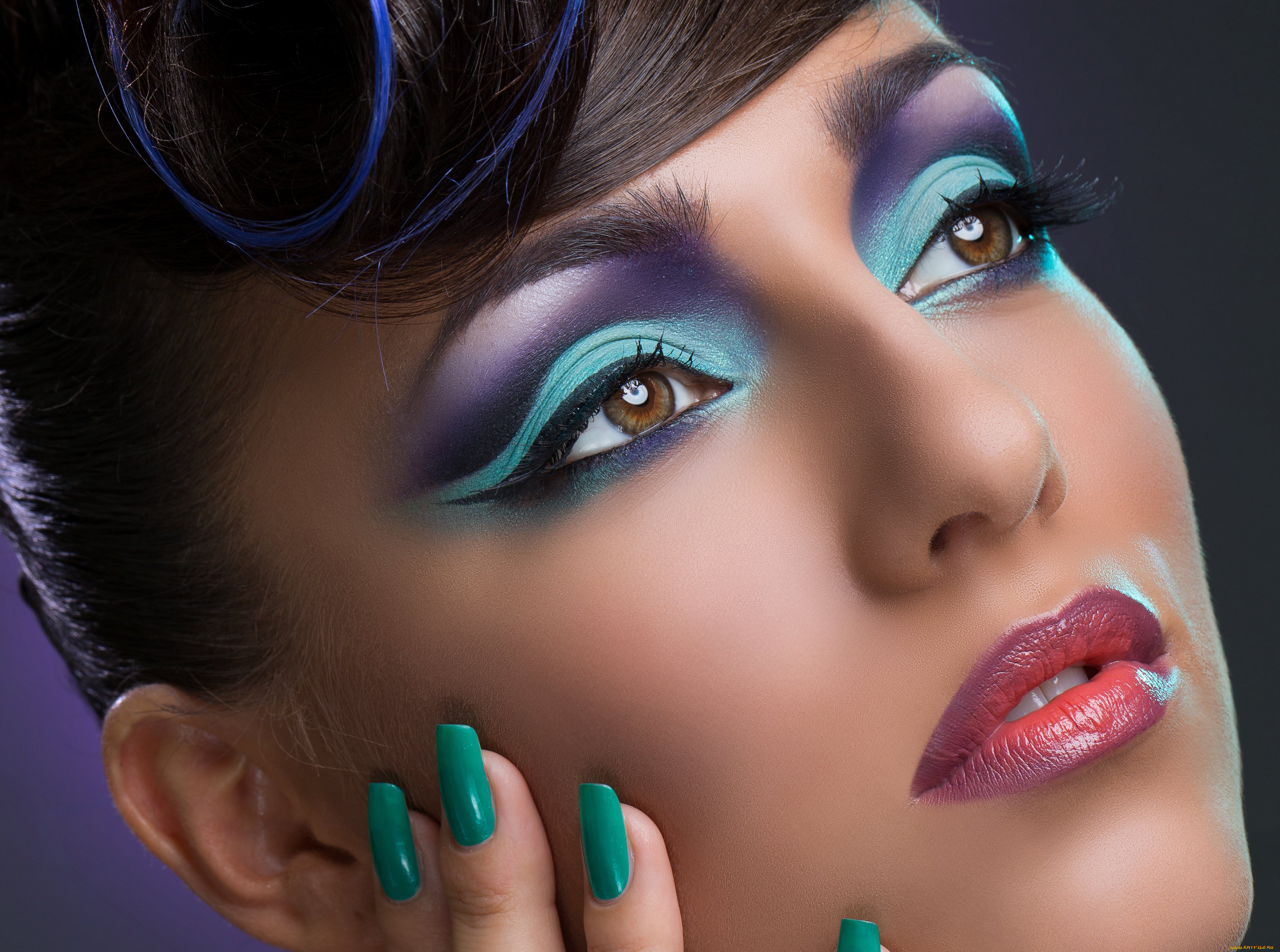 девушки, -unsort, , лица, , портреты, рука, прическа, губы, ресницы, тени, карие, глаза, маникюр, макияж, девушка