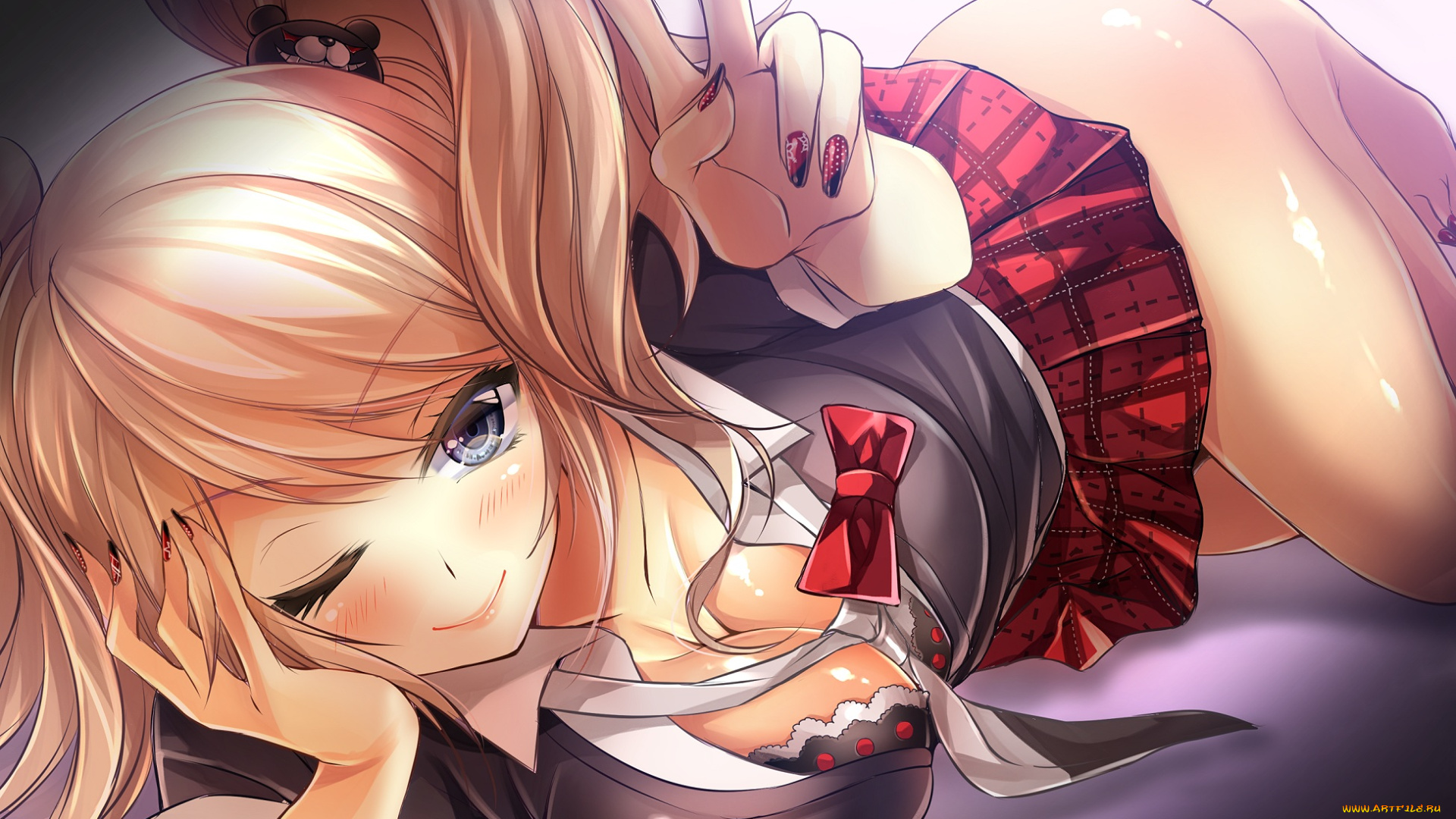 аниме, danganronpa, девушка, маникюр, рука, взгляд