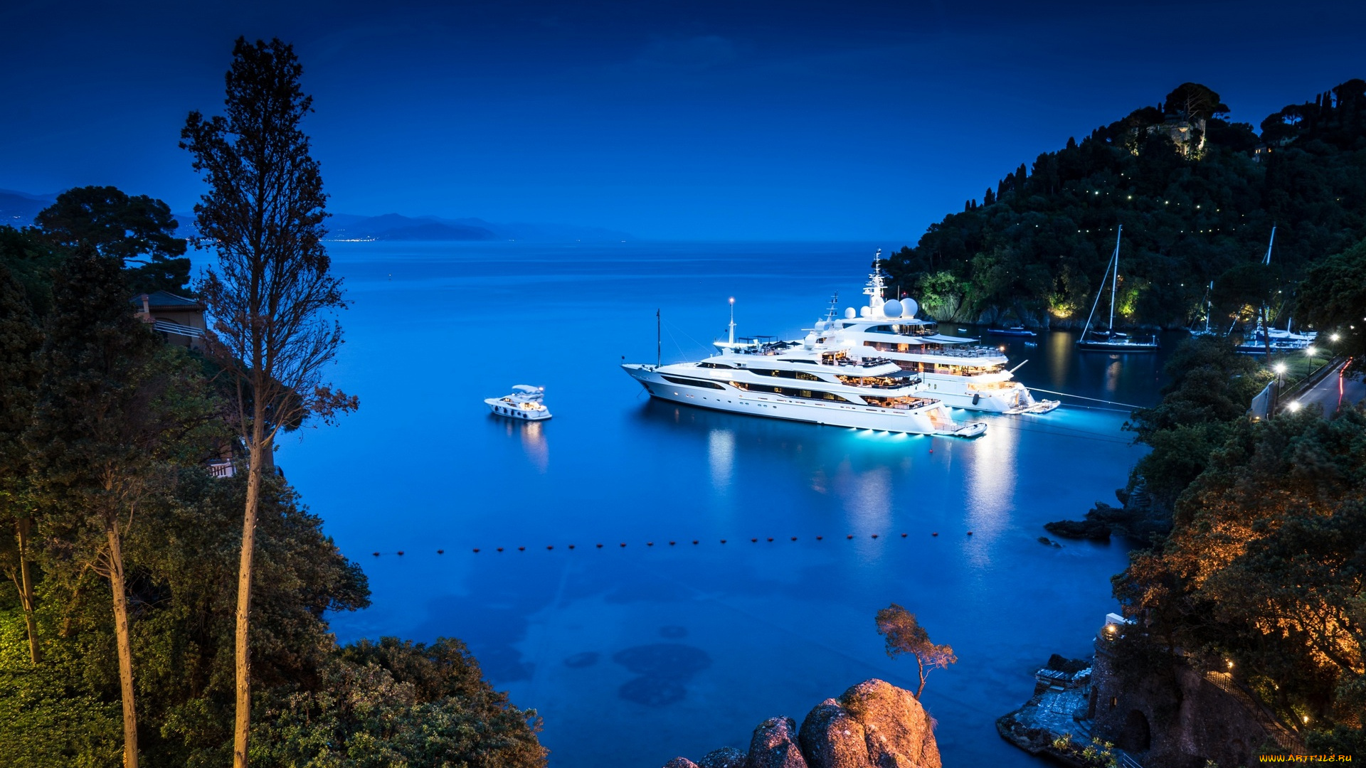 италия, корабли, Яхты, деревья, водоем, освещение, горы