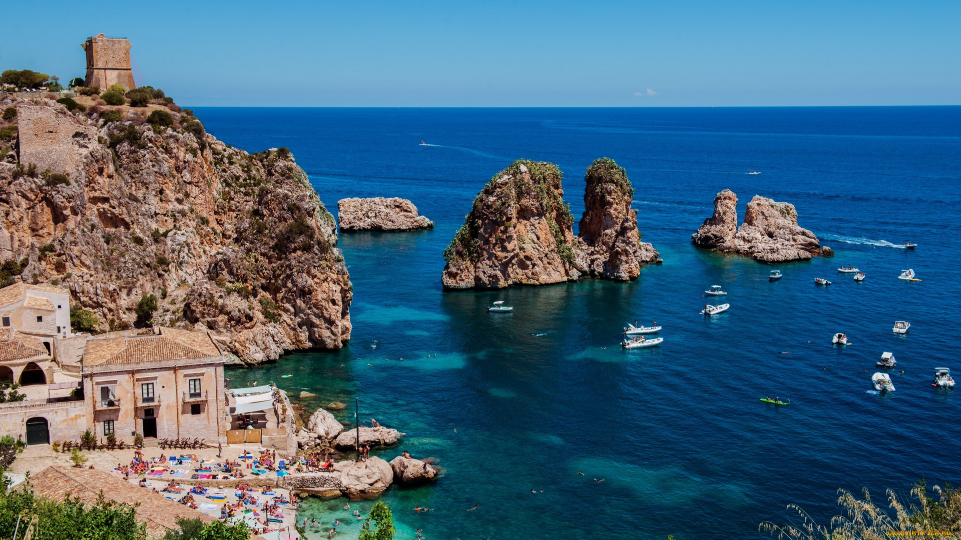 италия, природа, побережье, здания, люди, скалы, катера, водоем