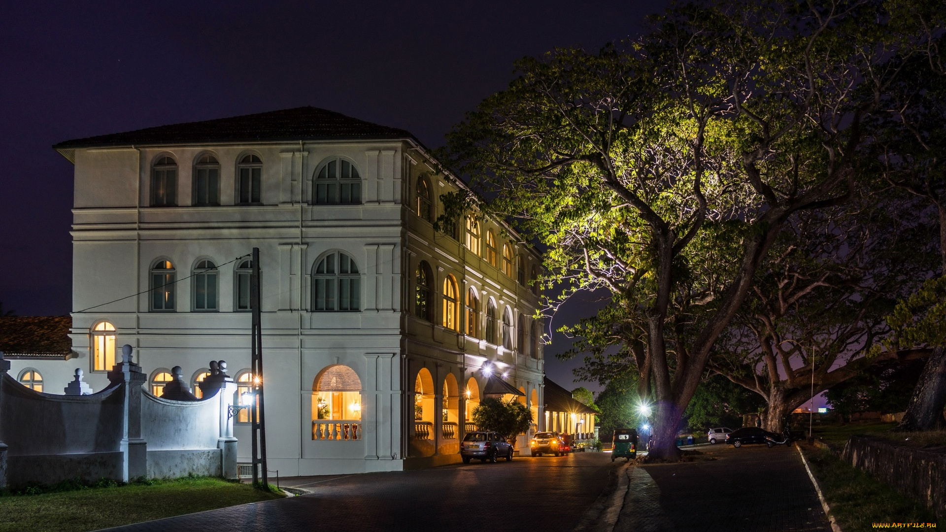 шри, ланка, города, -, улицы, , площади, , набережные, дорога, фонари, деревья, здание