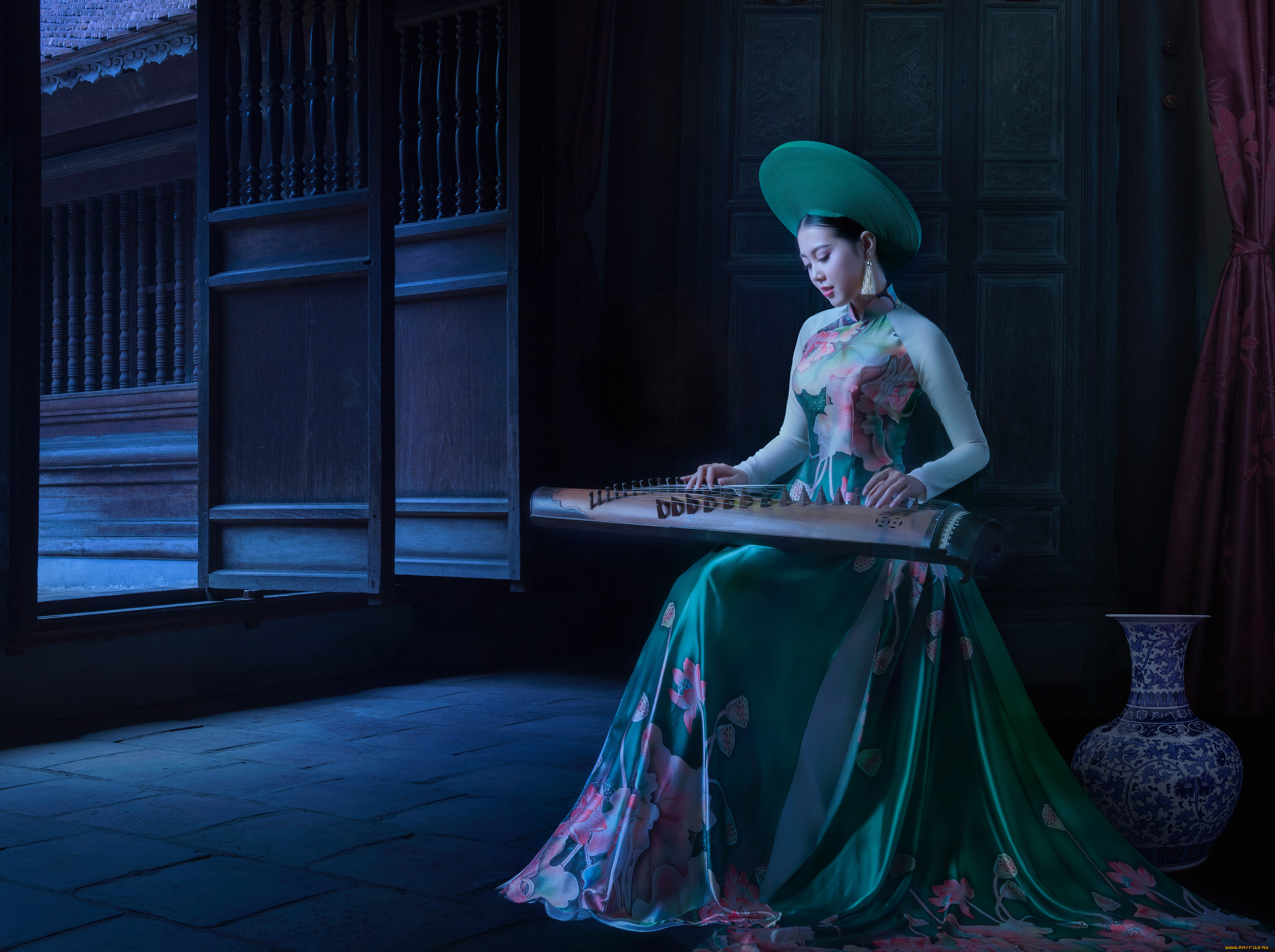 музыка, -другое, девушка, поза, стиль, комната, модель, плитка, игра, обработка, шляпа, двери, платье, арт, наряд, азия, ваза, азиатка, шторы, сидит, играет, помещение, музыкальный, инструмент