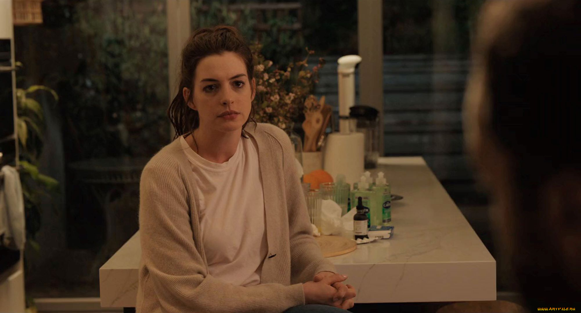 кино, фильмы, locked, down, девушка, стол, флаконы