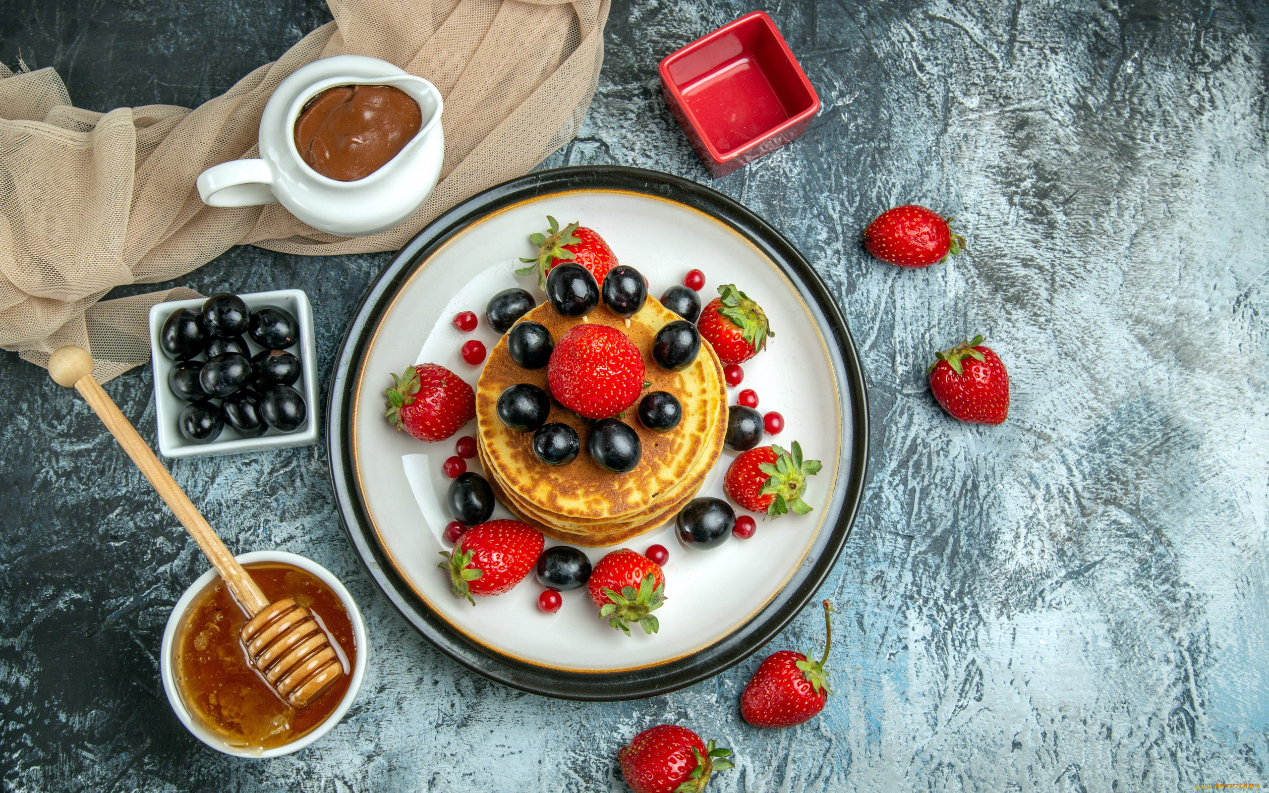 еда, блины, , оладьи, мед, джем, оладьи, виноград, клубника
