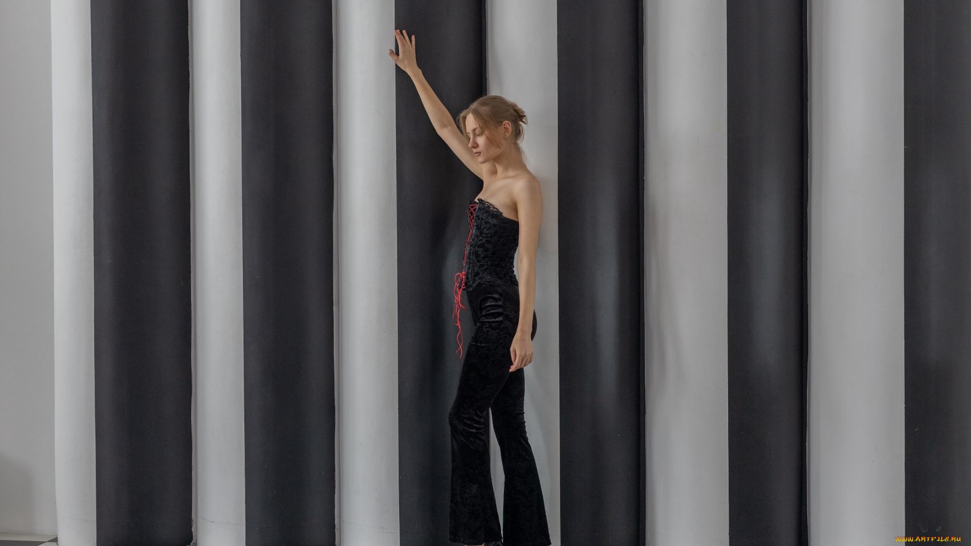 сексуальная, девушка, девушки, -, брюнетки, , шатенки, девушка, женщина, шатенка, темноволосая, сексуальная, модель, звезда, позирует, разная, обувь, верхняя, стильная, одежда, нижнее, эротическое, бельё, трусы, лифчик, колготки, чулки, аксессуары, макияж, и, множество, элементов, на, фотографии