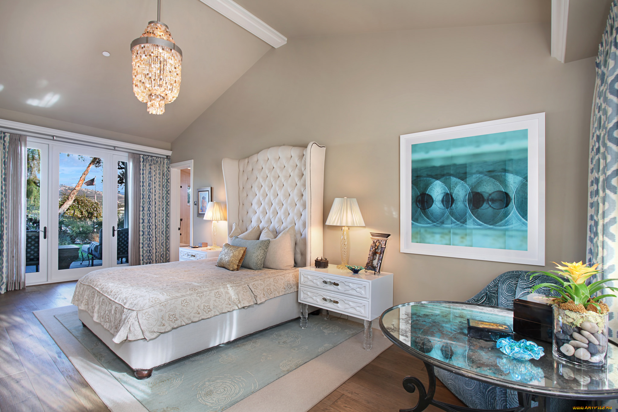 интерьер, спальня, столик, люстра, светильник, стиль