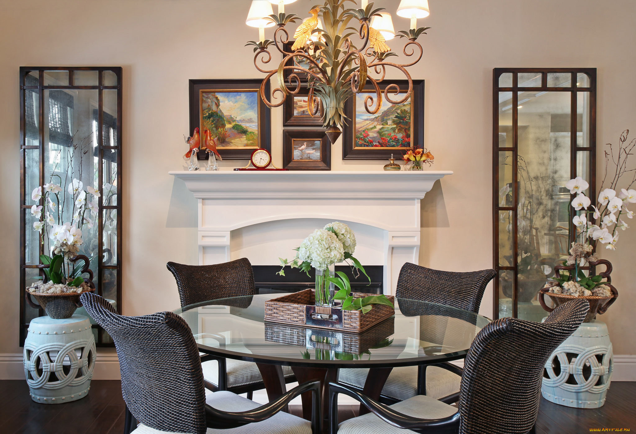 интерьер, столовая, цветы, вазы, люстра, стиль