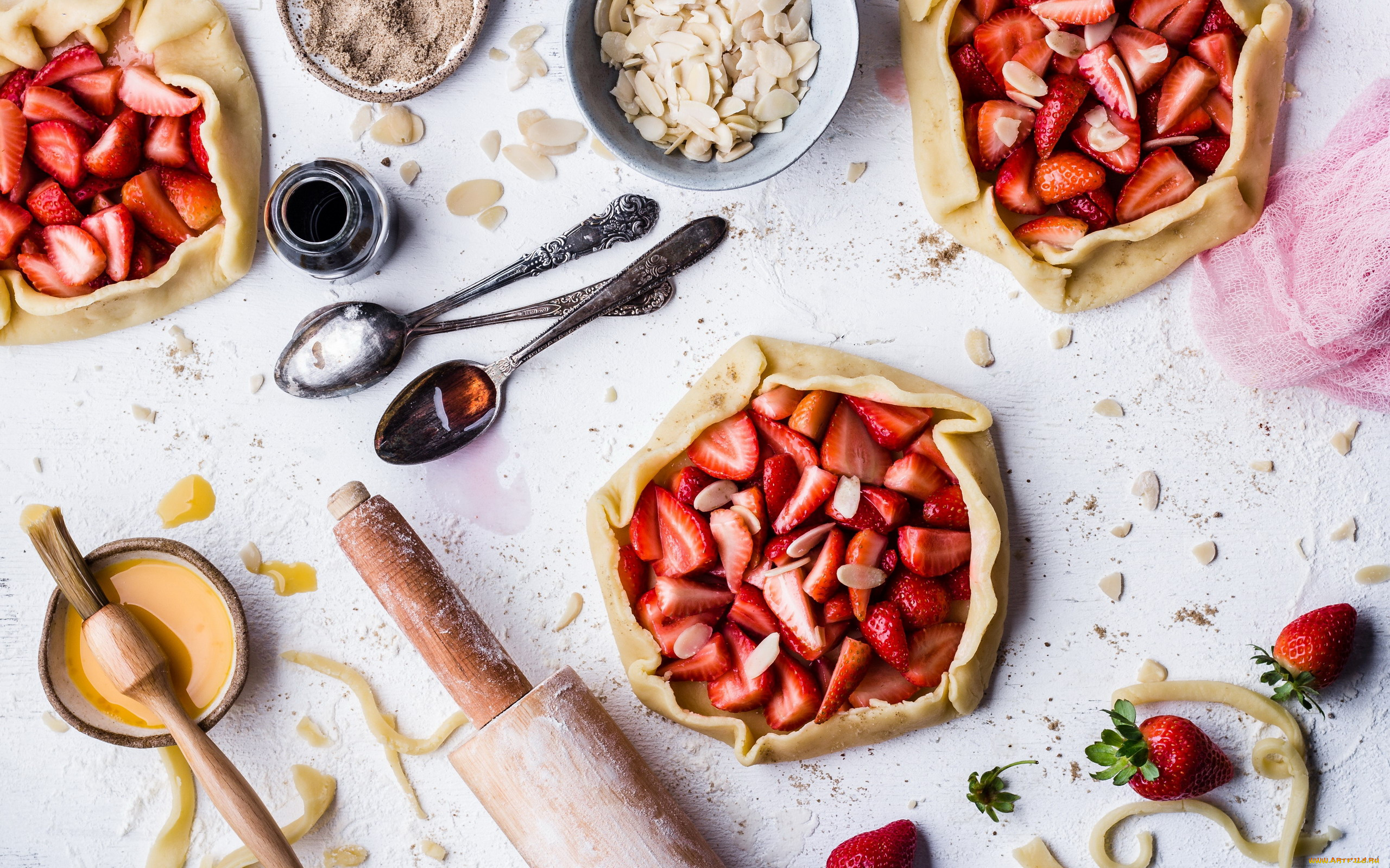 еда, клубника, , земляника, орехи, тесто, нарезанная