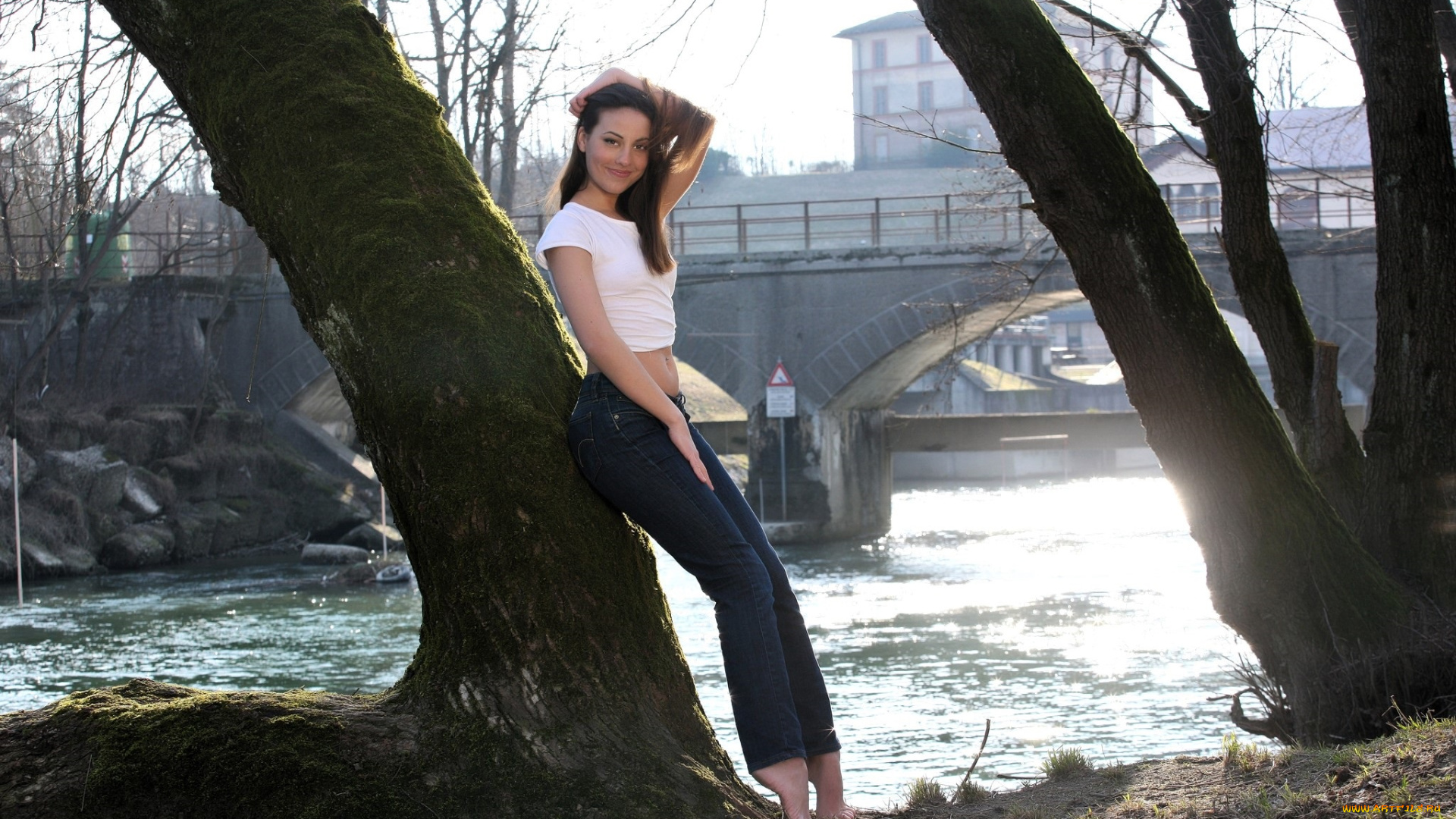 девушки, lorena, garcia, , lorena, morena, шатенка, топ, джинсы, деревья, река, мост