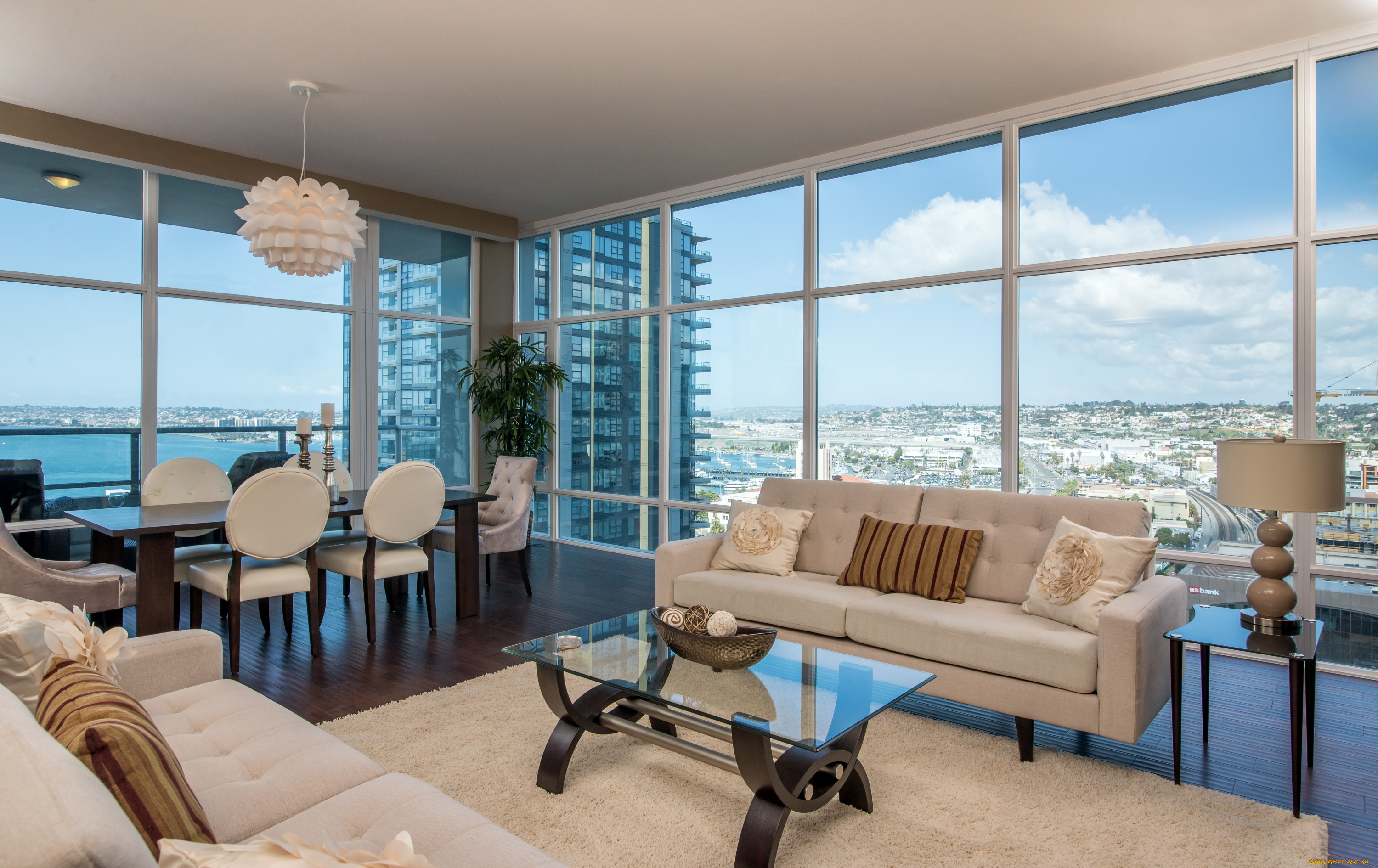 интерьер, гостиная, люстра, окна, диван