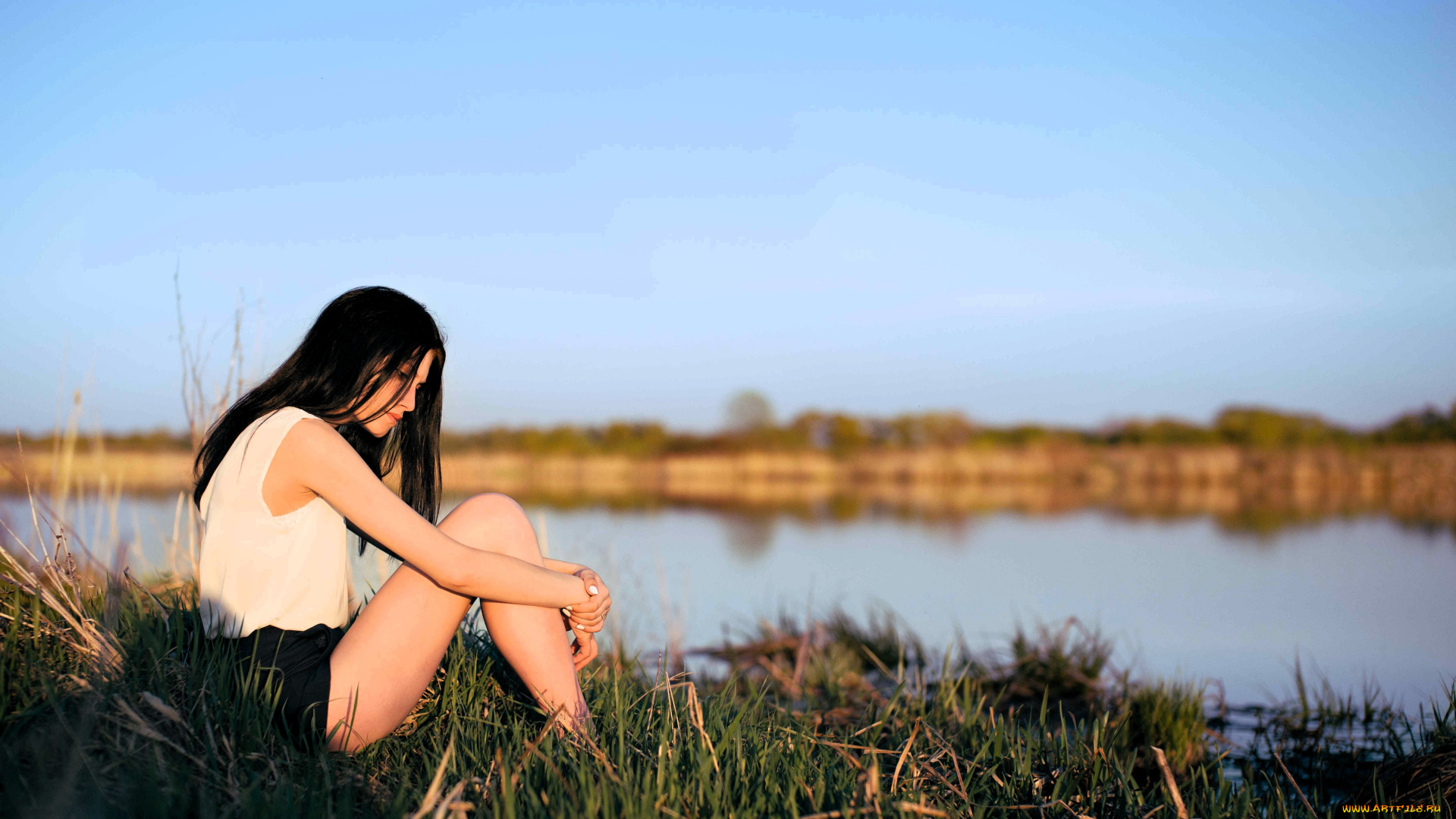 девушки, -, брюнетки, , шатенки, брюнетка, майка, шорты, озеро, берег, трава