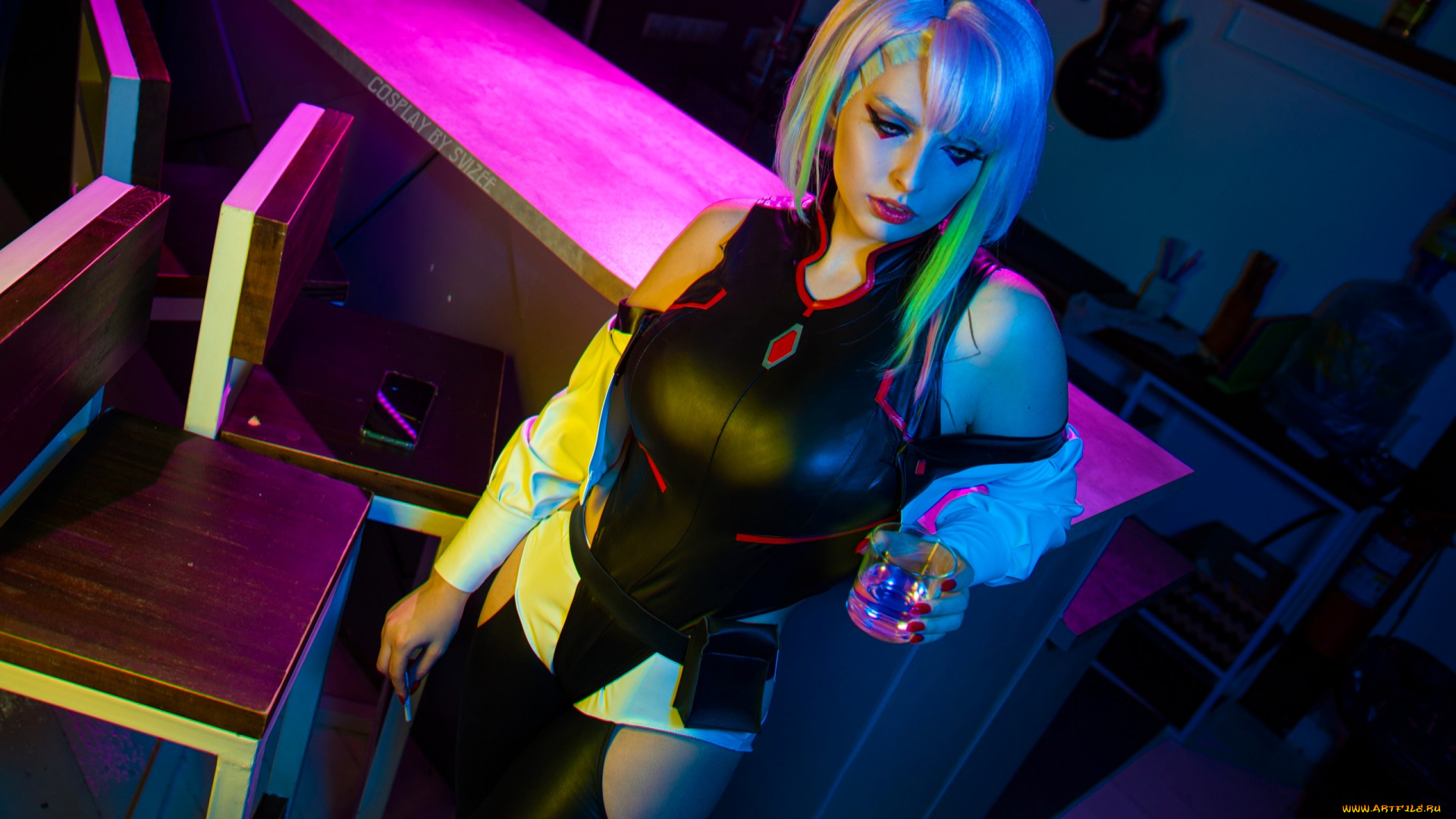 девушки, анастасия, волкова, , svizee, образ, косплей, наряд, костюм, неон, стол, стакан