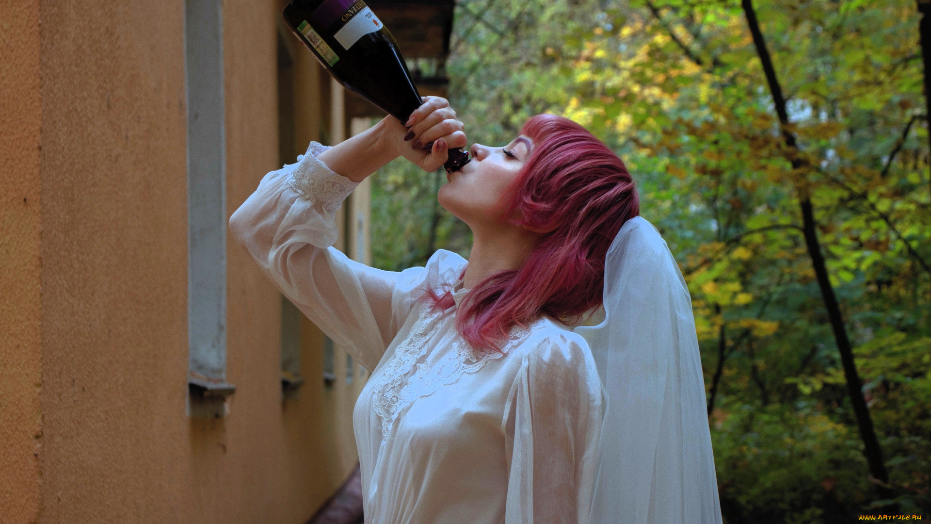 девушки, tenletters, образ, косплей, наряд, невеста, фата, платье, бутылка, дом, осень, лес