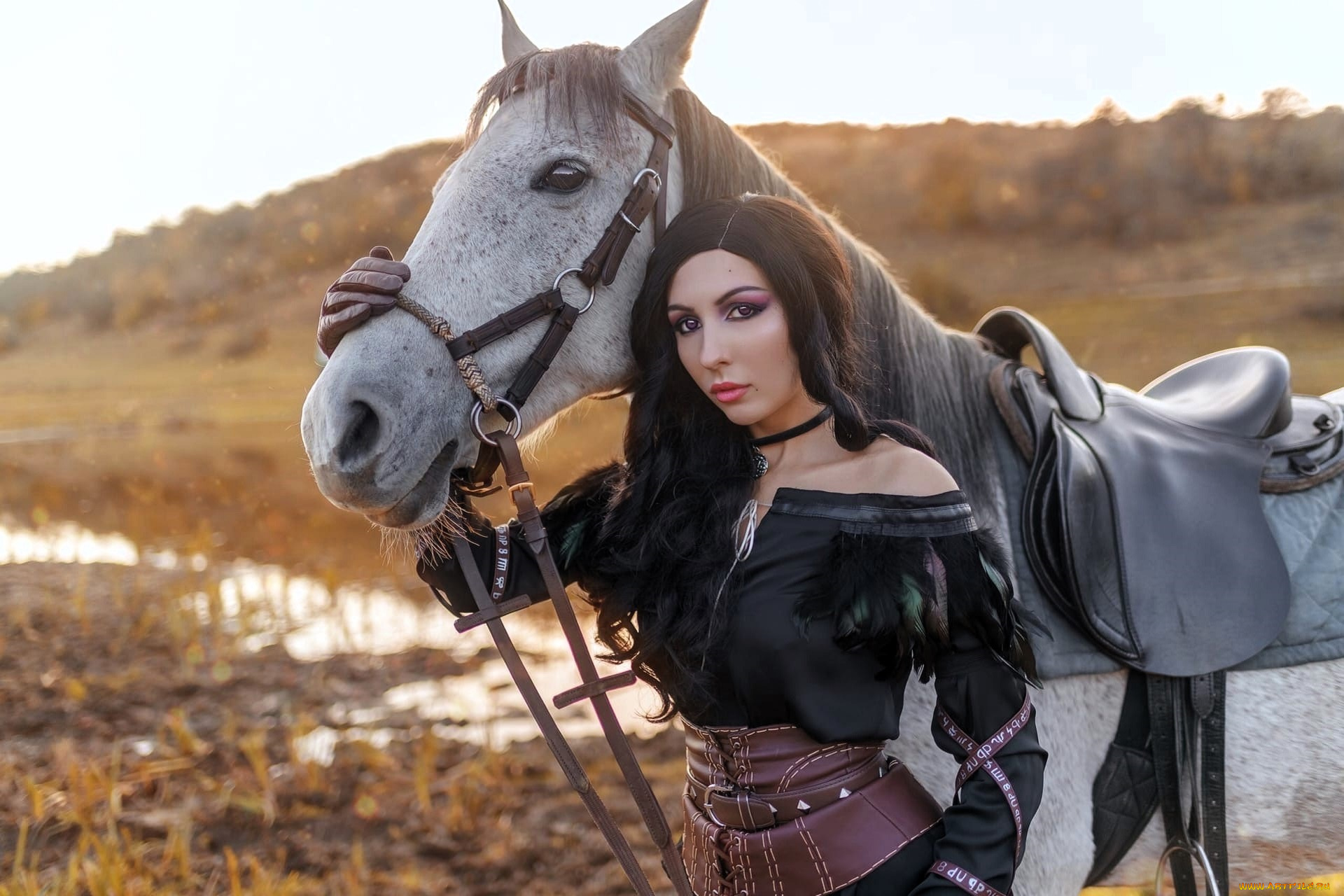 девушки, ольга, кожевникова, , lady, bell, образ, косплей, наряд, костюм, ведьма, лошадь, осень, горы, деревья, грязь, ручей