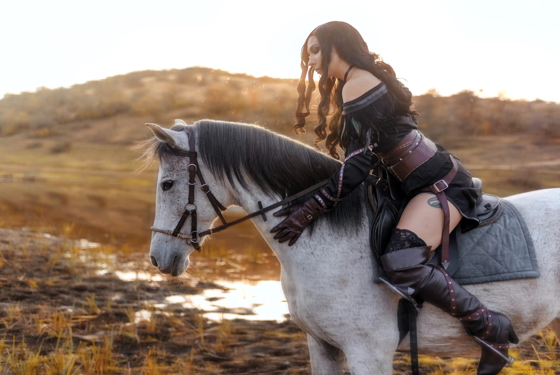 девушки, ольга, кожевникова, , lady, bell, образ, косплей, костюм, наряд, ведьма, всадница, лошадь, горы, осень, болото