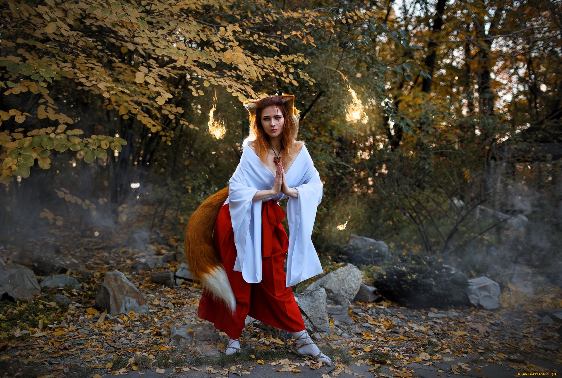 девушки, ира, сокол, образ, косплей, костюм, наряд, лиса, ушки, хвосты, осень, деревья, магия, огонь, камни