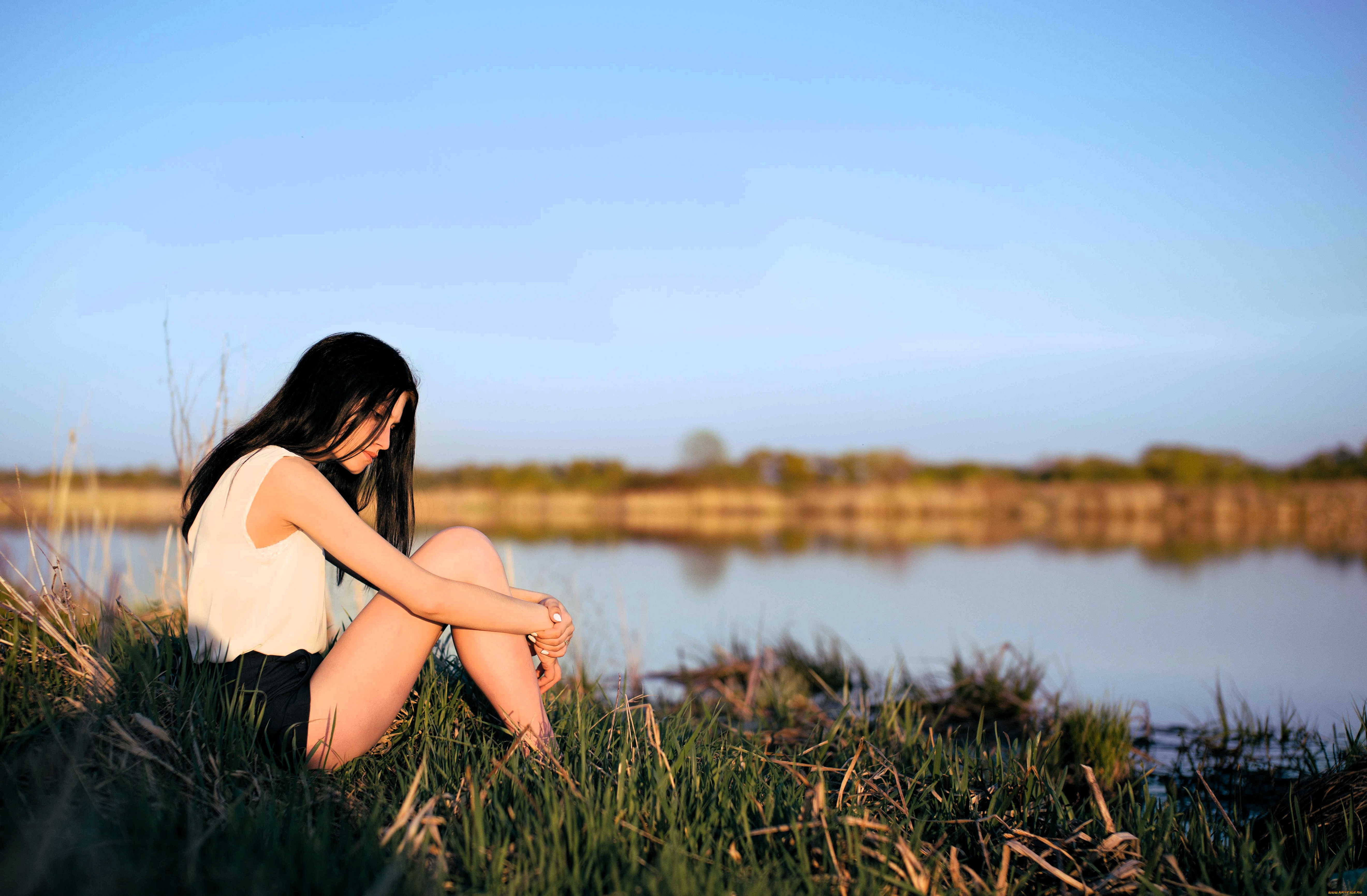 девушки, -, брюнетки, , шатенки, брюнетка, майка, шорты, озеро, берег, трава