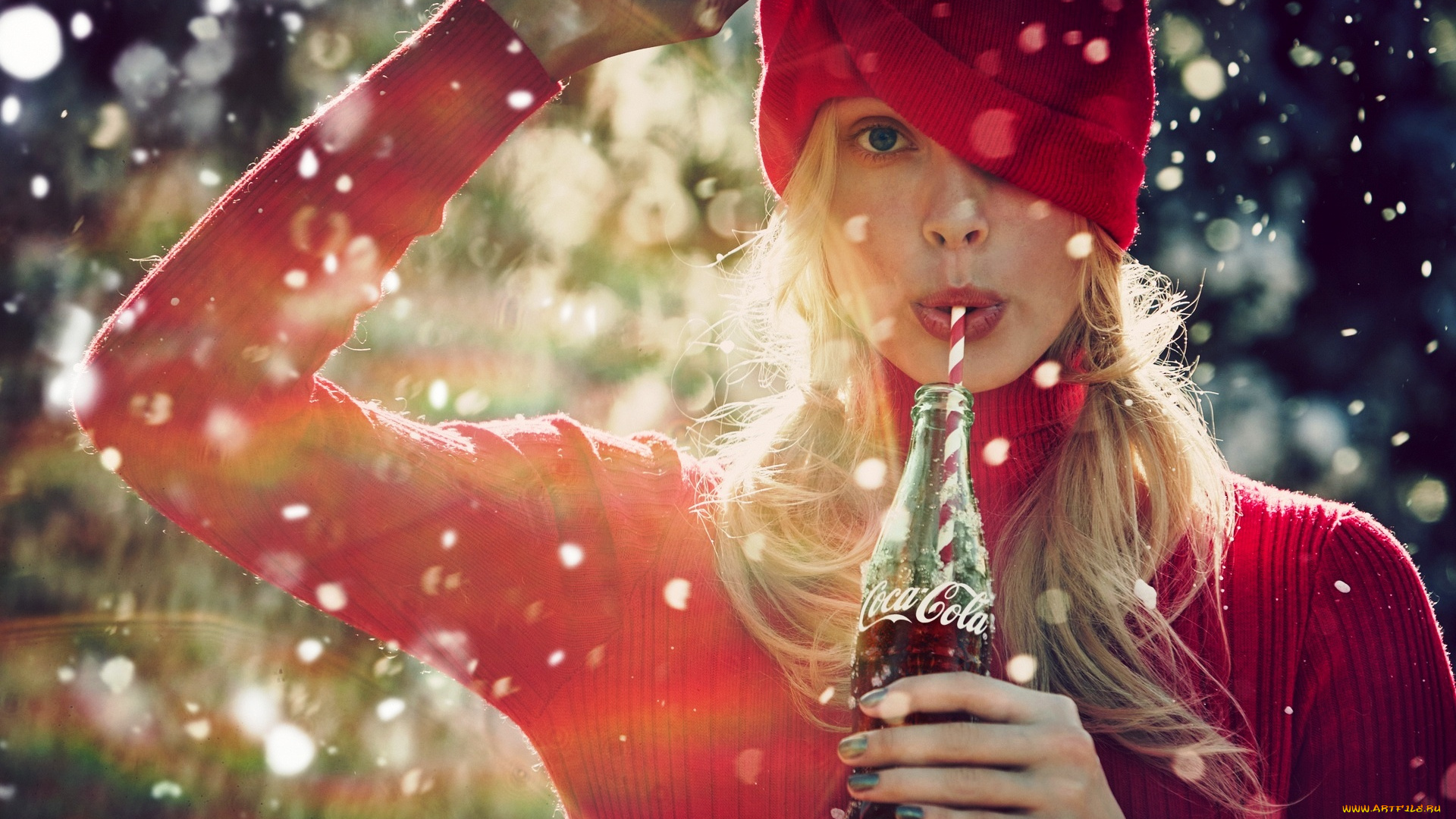 бренды, coca-cola, девушка, блондинка, бутылка, напиток, шапка, свитер, снег, кока-кола