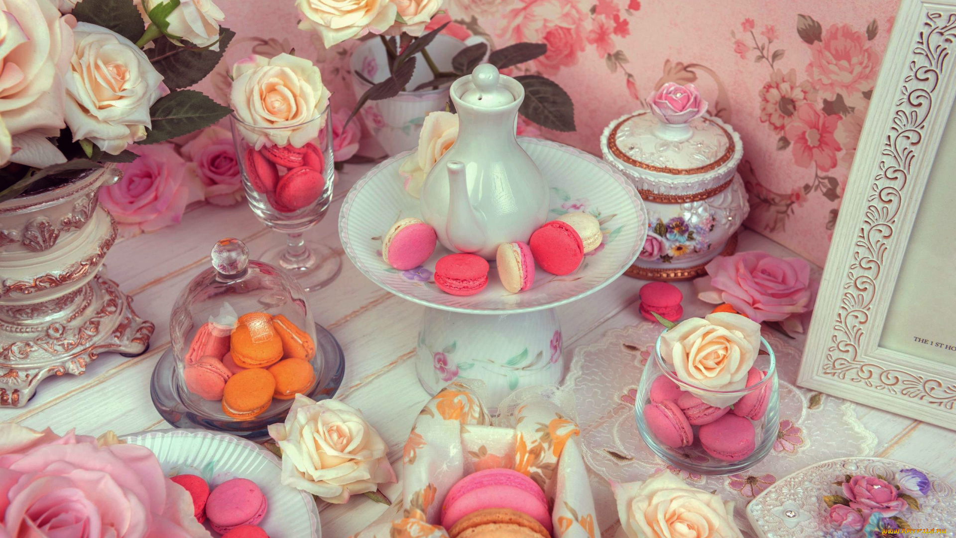 еда, макаруны, лакомство, печенье, розы, ассорти
