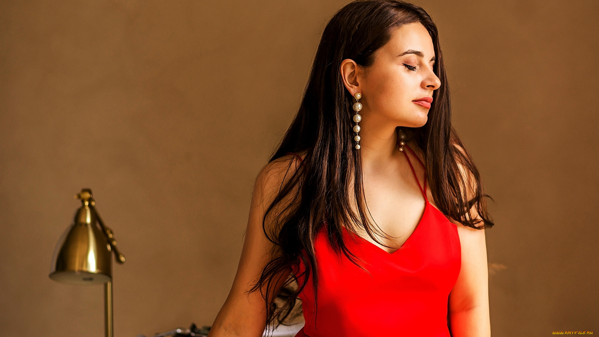 девушки, -, брюнетки, , шатенки, алое, платье, декольте, серьги