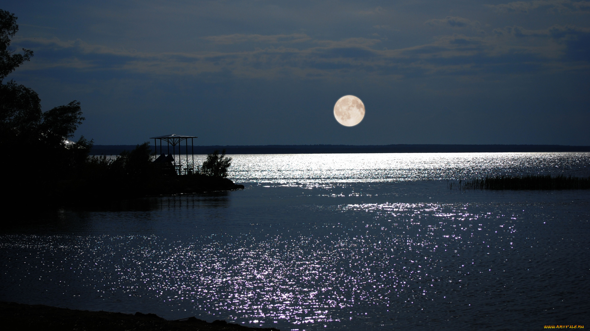 природа, пейзажи, пейзаж, отражение, лунная, дорожка, вода, берег, небо, сияние, облака, полнолуние, луна, красота