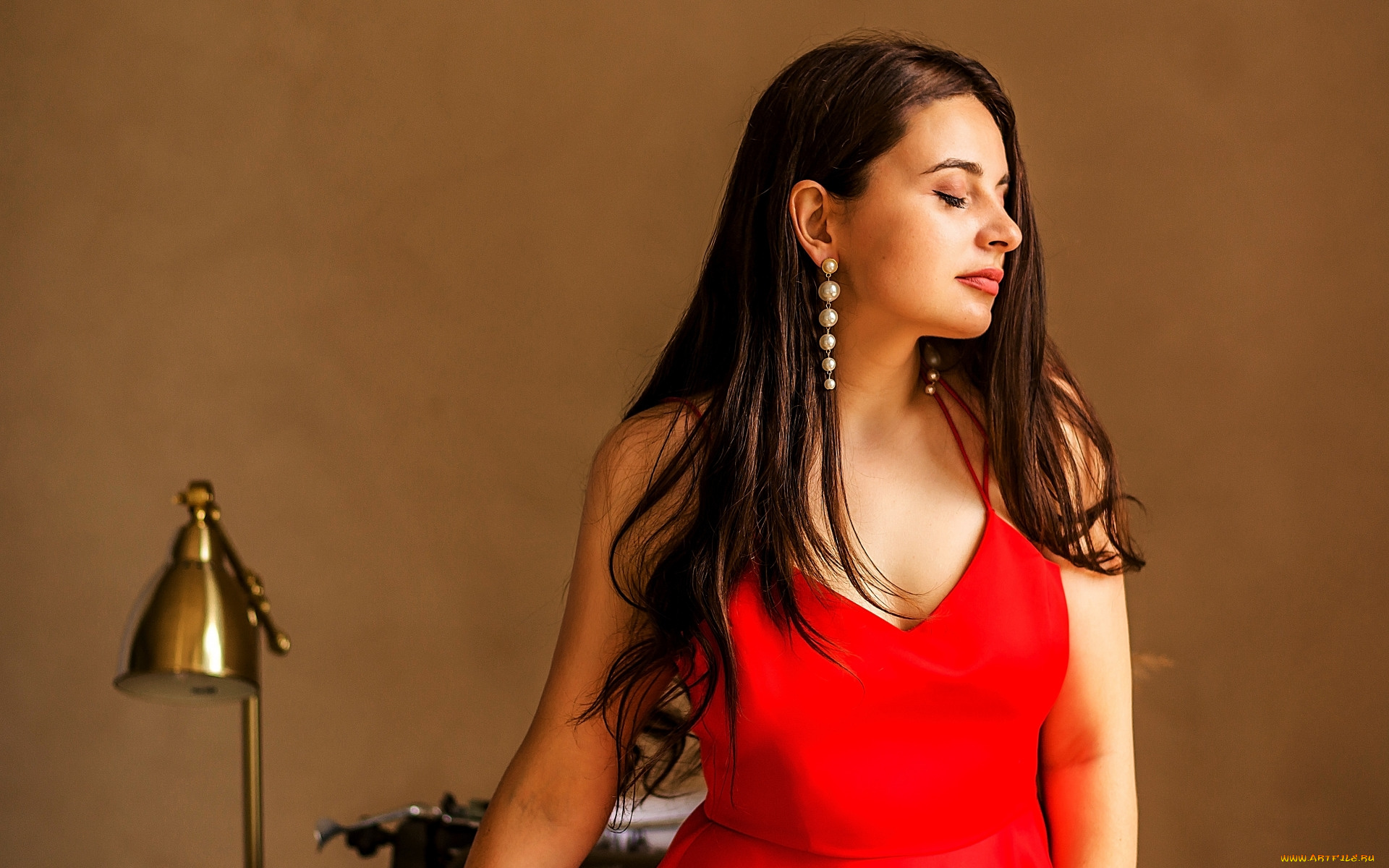 девушки, -, брюнетки, , шатенки, алое, платье, декольте, серьги